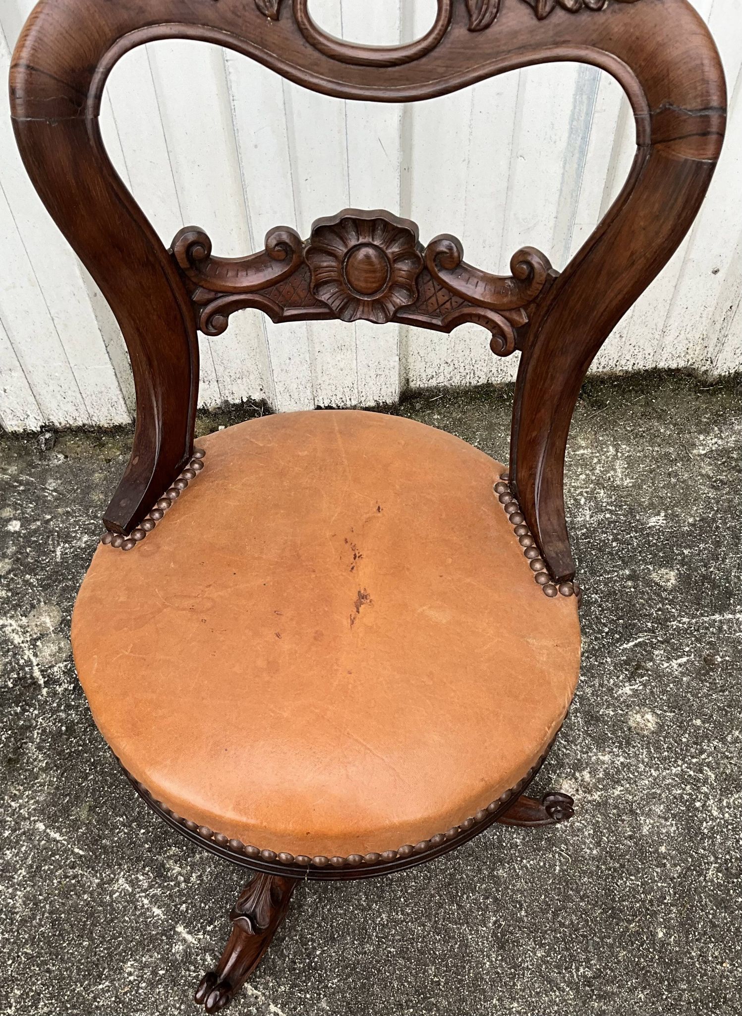 Chaise de harpiste en noyer massif milieu 19ème