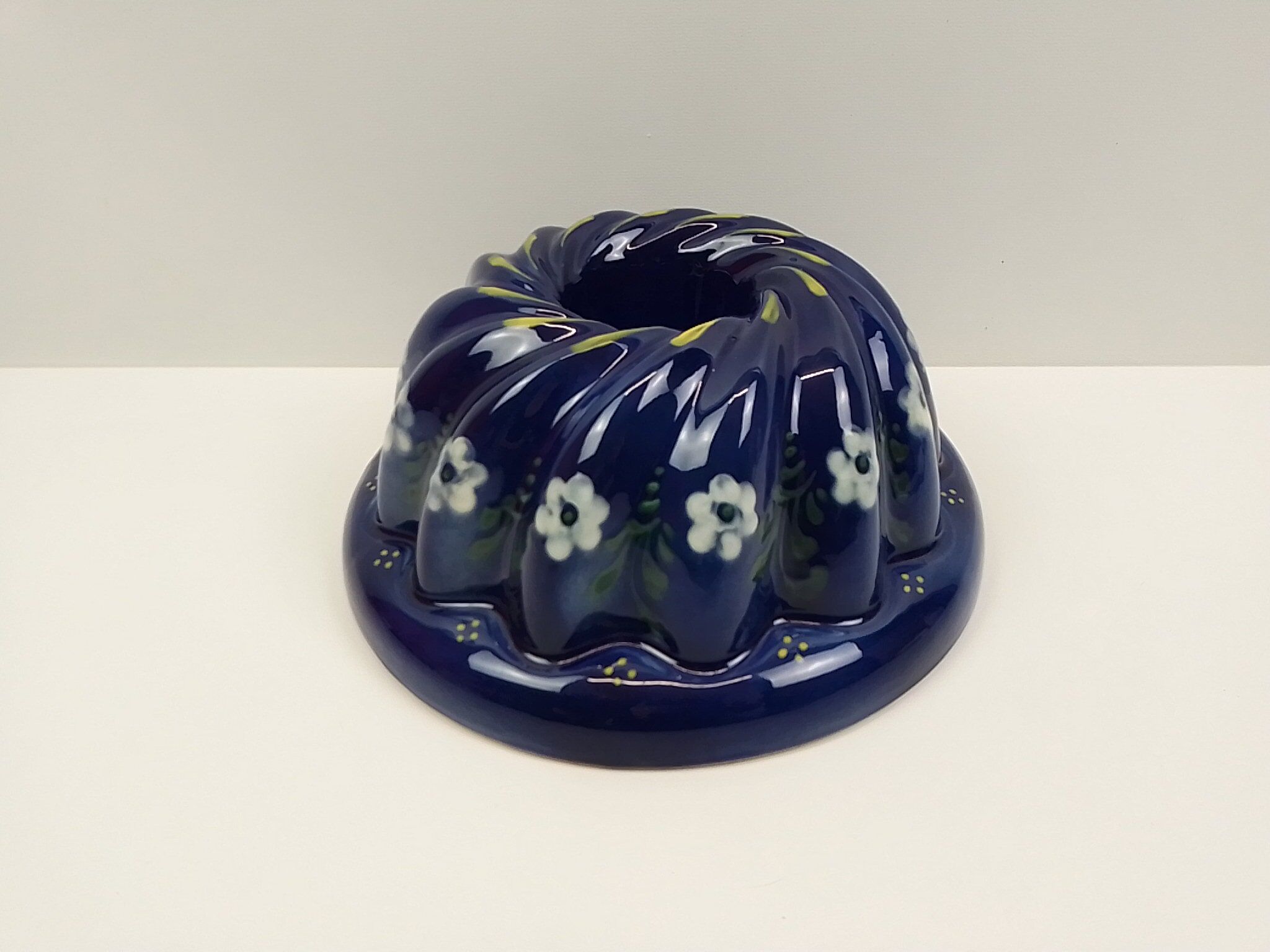 Decorative blue mold in ceramic deco flowers G.W. – Diameter 25 cm