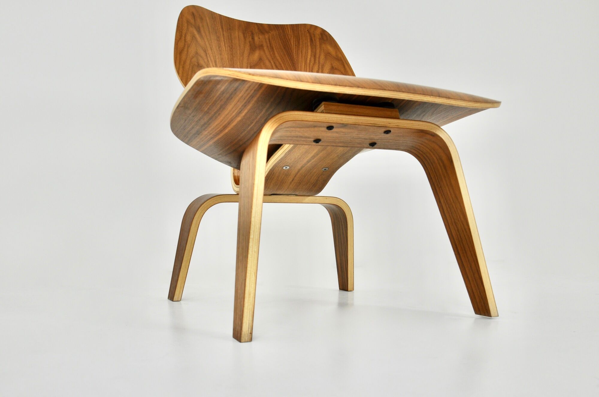 LCW plywood lounge chair By Charles Eames for Herman Miller, 1950S