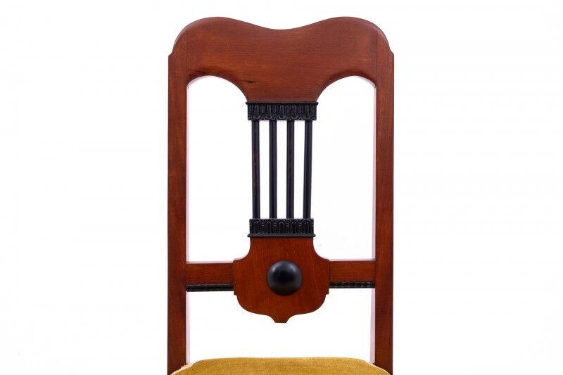 Table with four chairs from the early 20th century