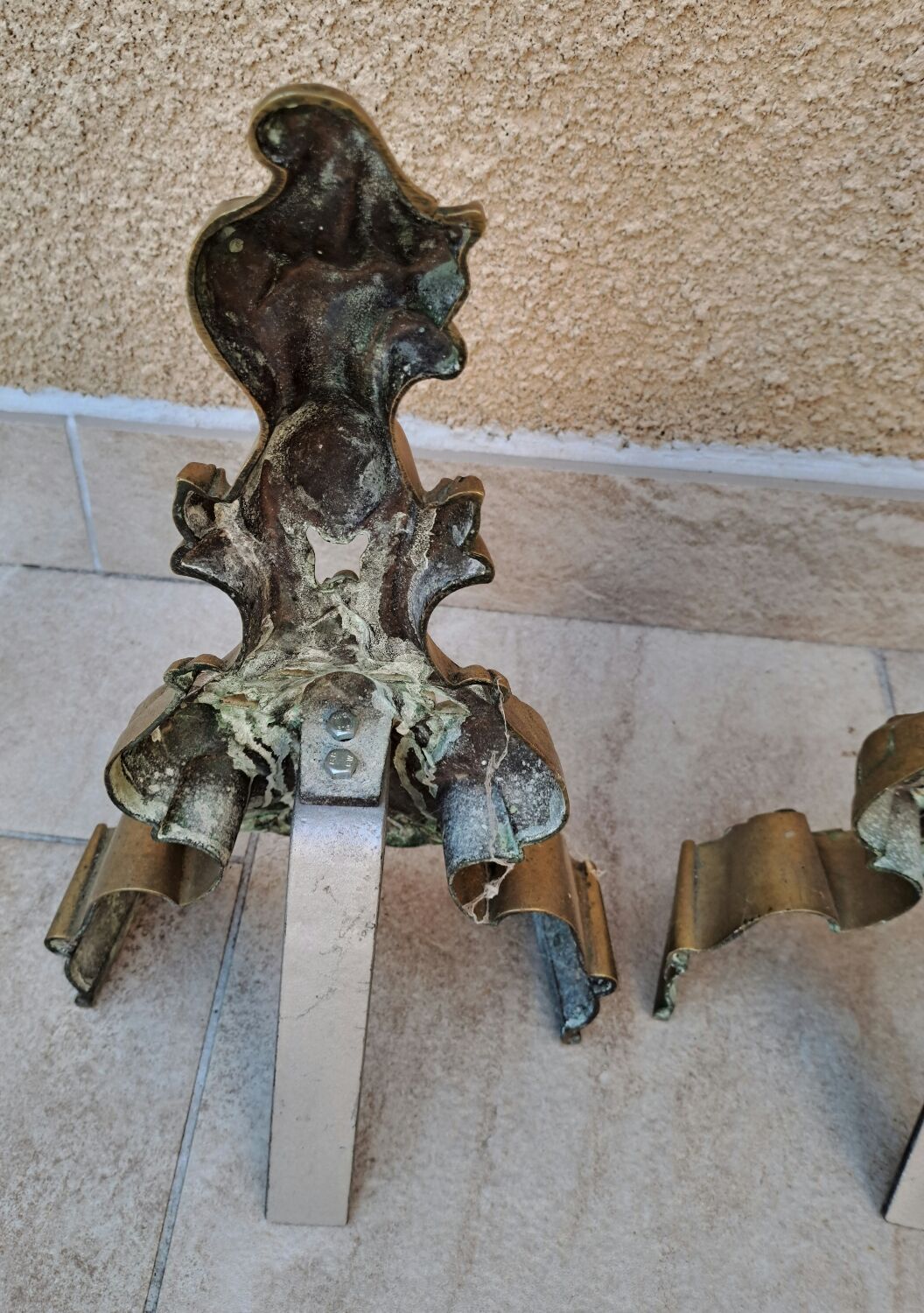 Chenets en bronze doré style Louis XV