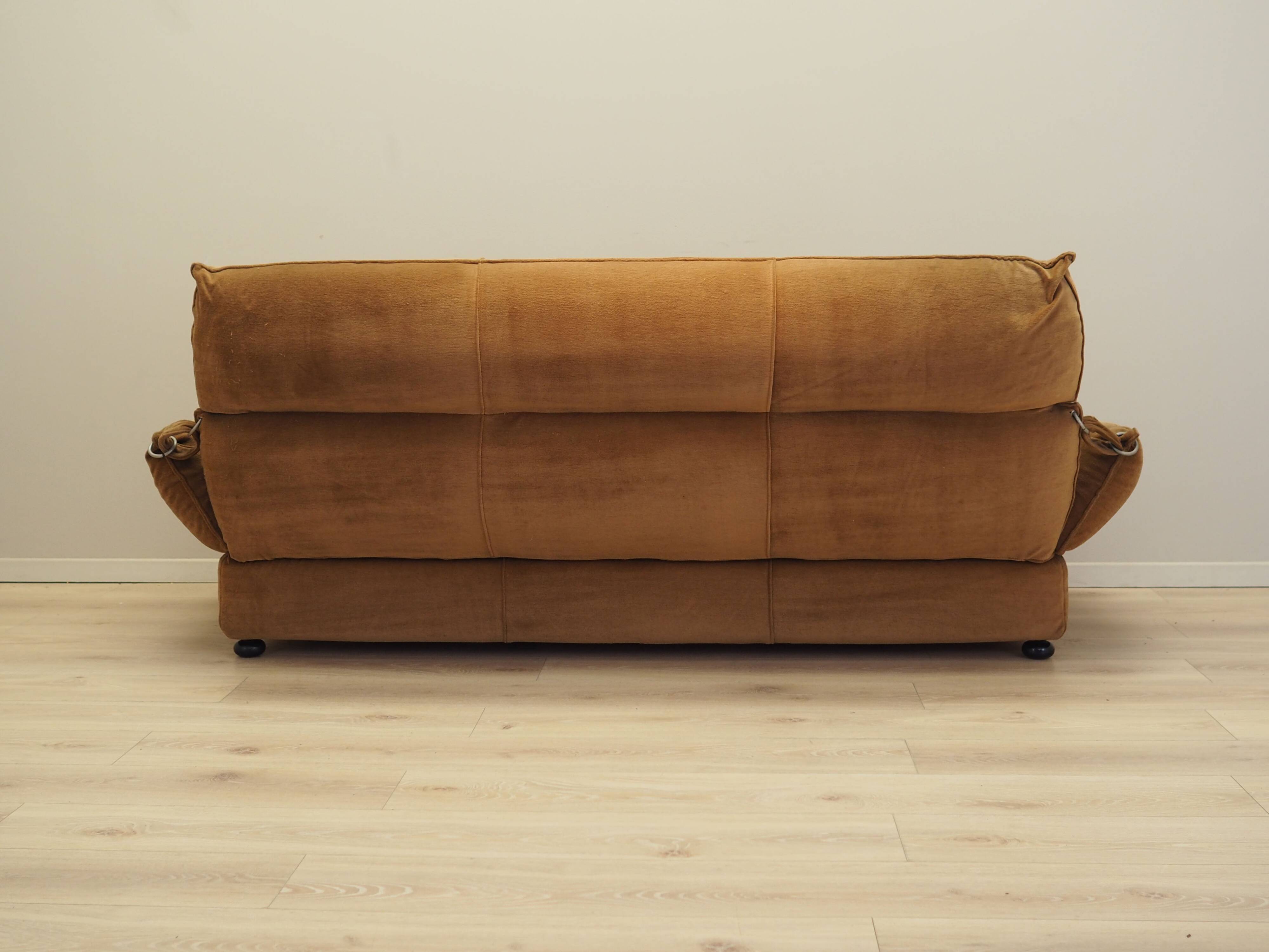 Brown velvet sofa, Italian design, 1970s, manufacturer: Dall'Oca