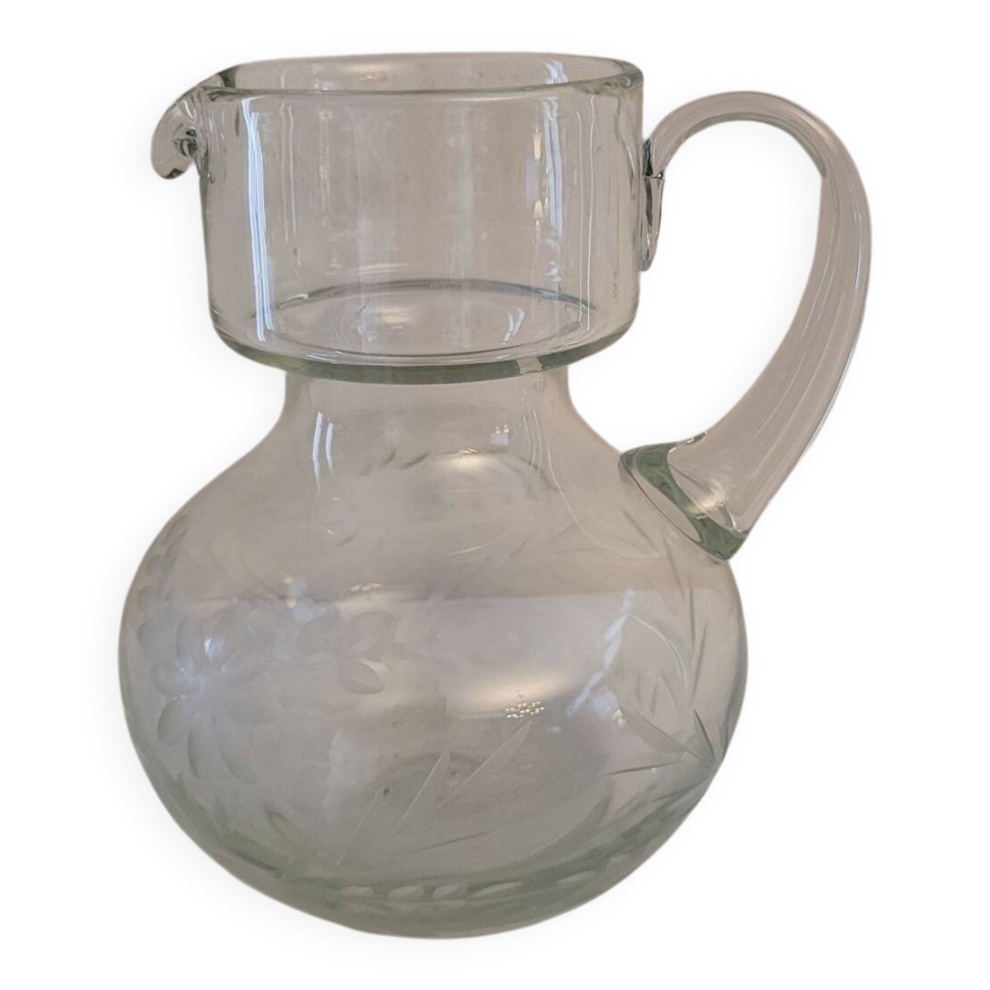 Engraved glass jug with floral decoration – 75 cl – mid 20th century