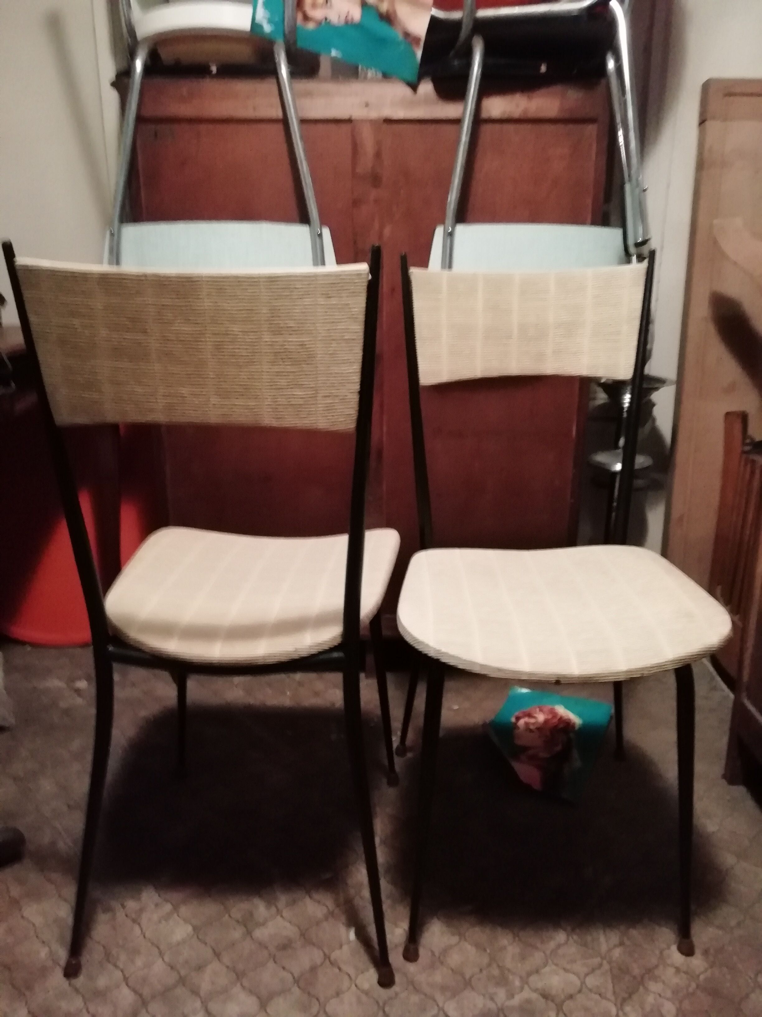 4 chairs Colette Gueden Skaï mulching effect