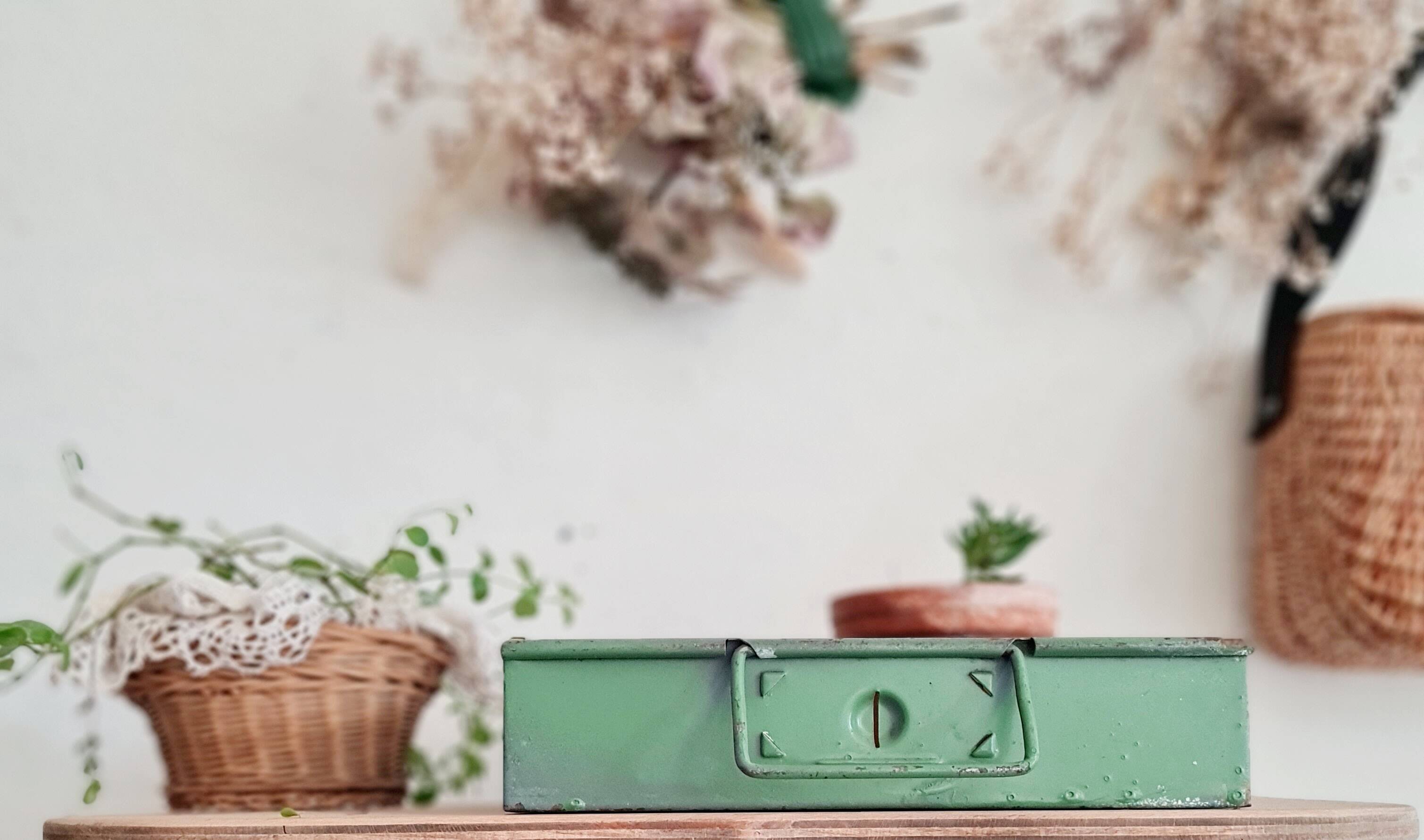 Green metal workshop drawer - tray