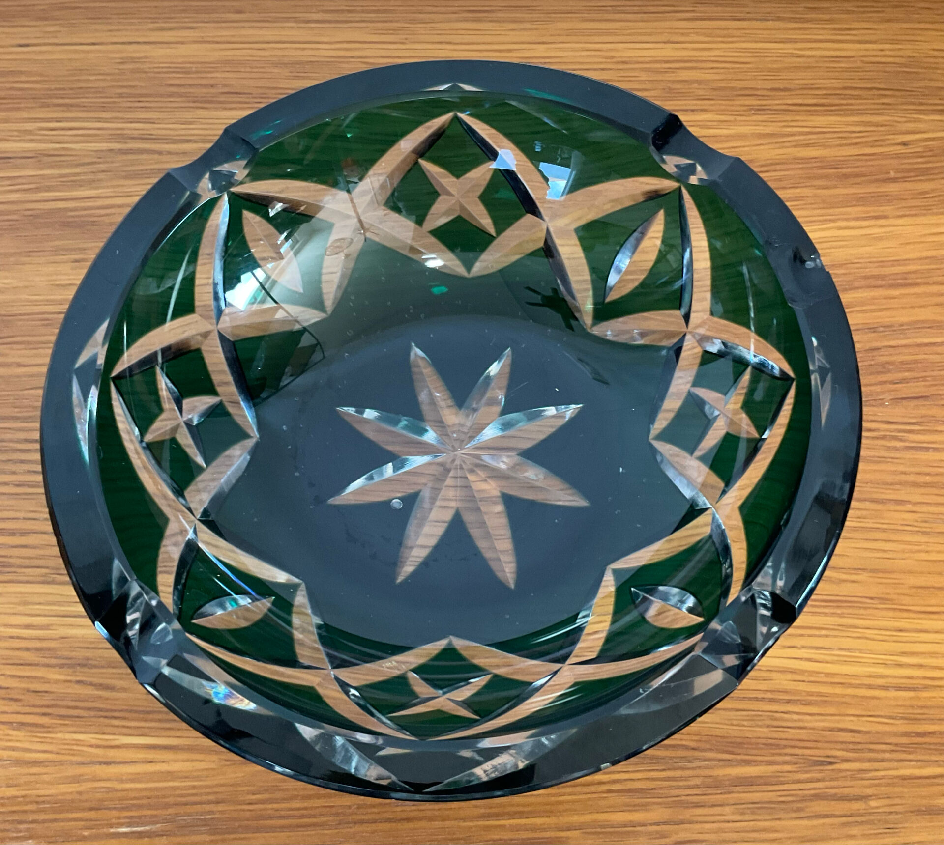 Cendrier en cristal taillé Overlay vert des années 60-70