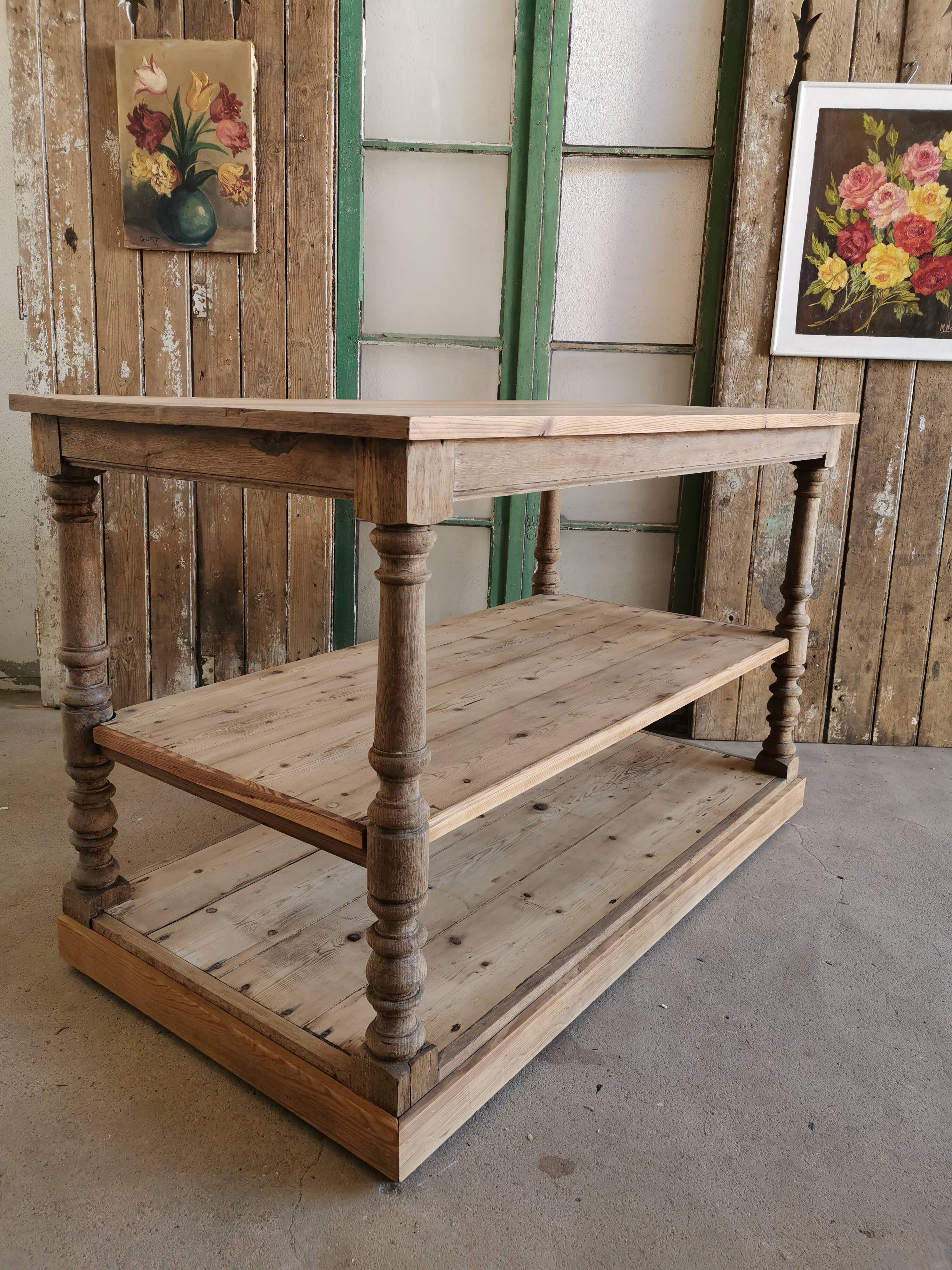 Old drapier table