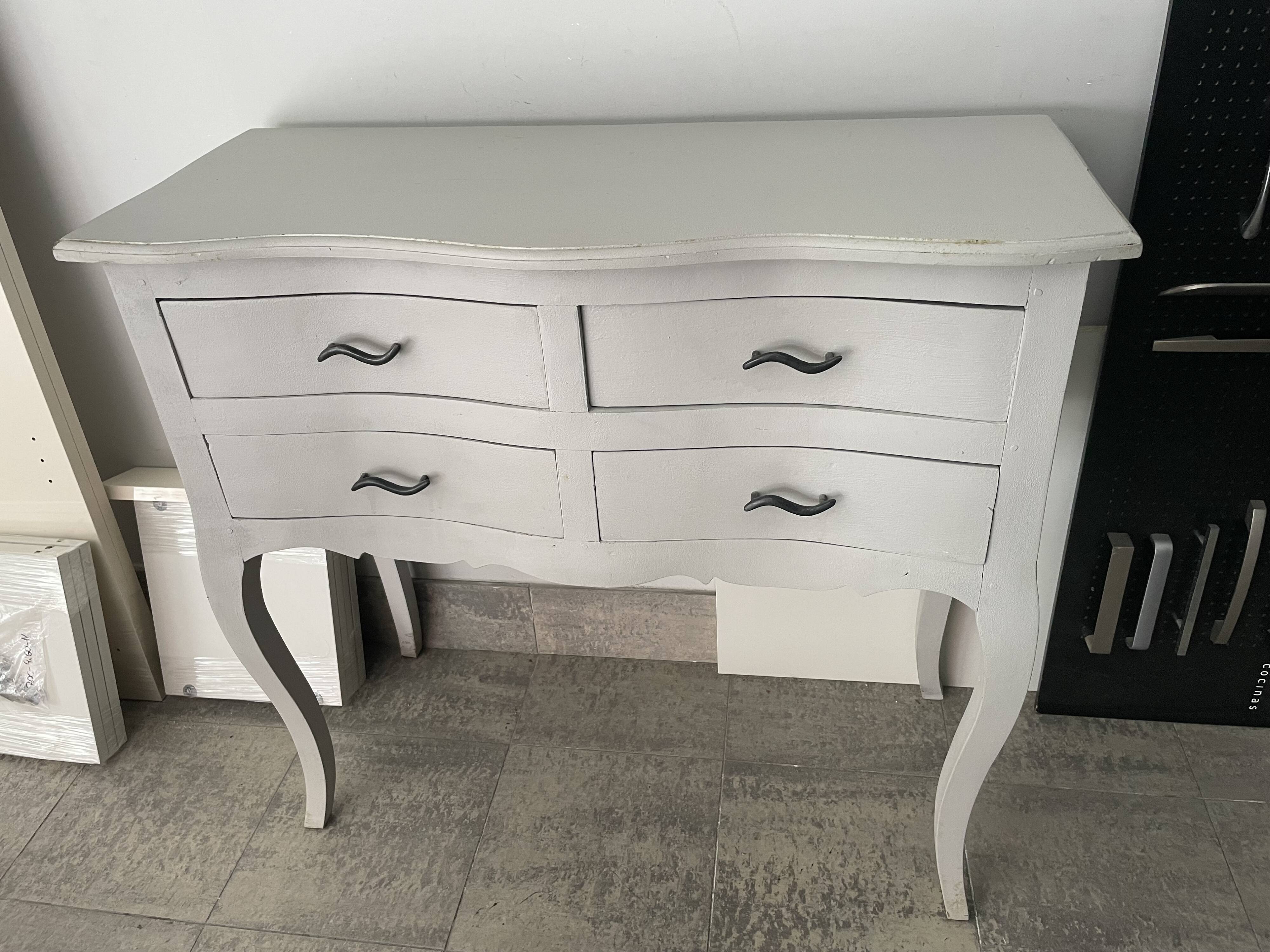 Chest of drawers in wood painted grey