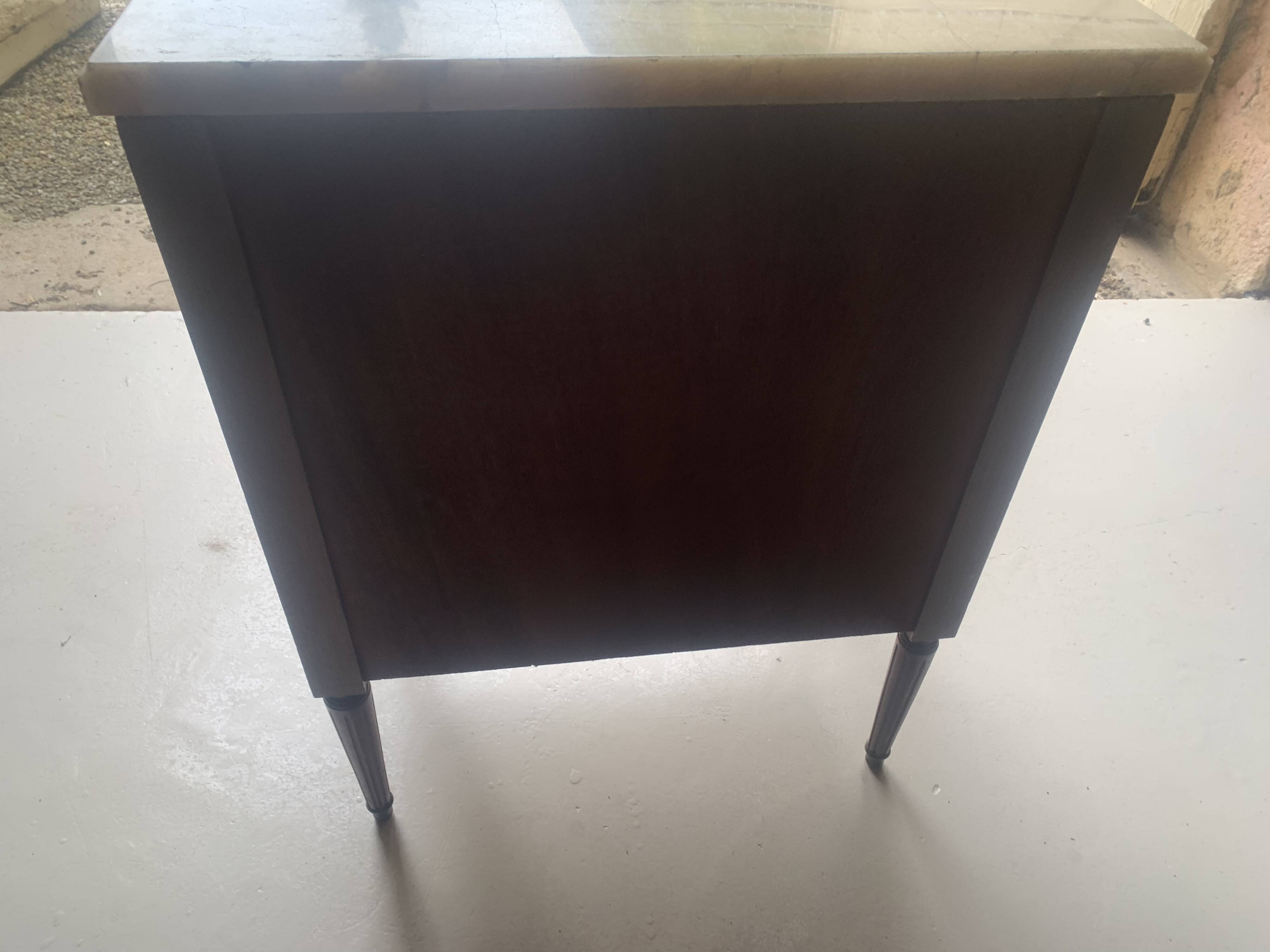 Petit meuble de chambre, d'appoint Marquetrie