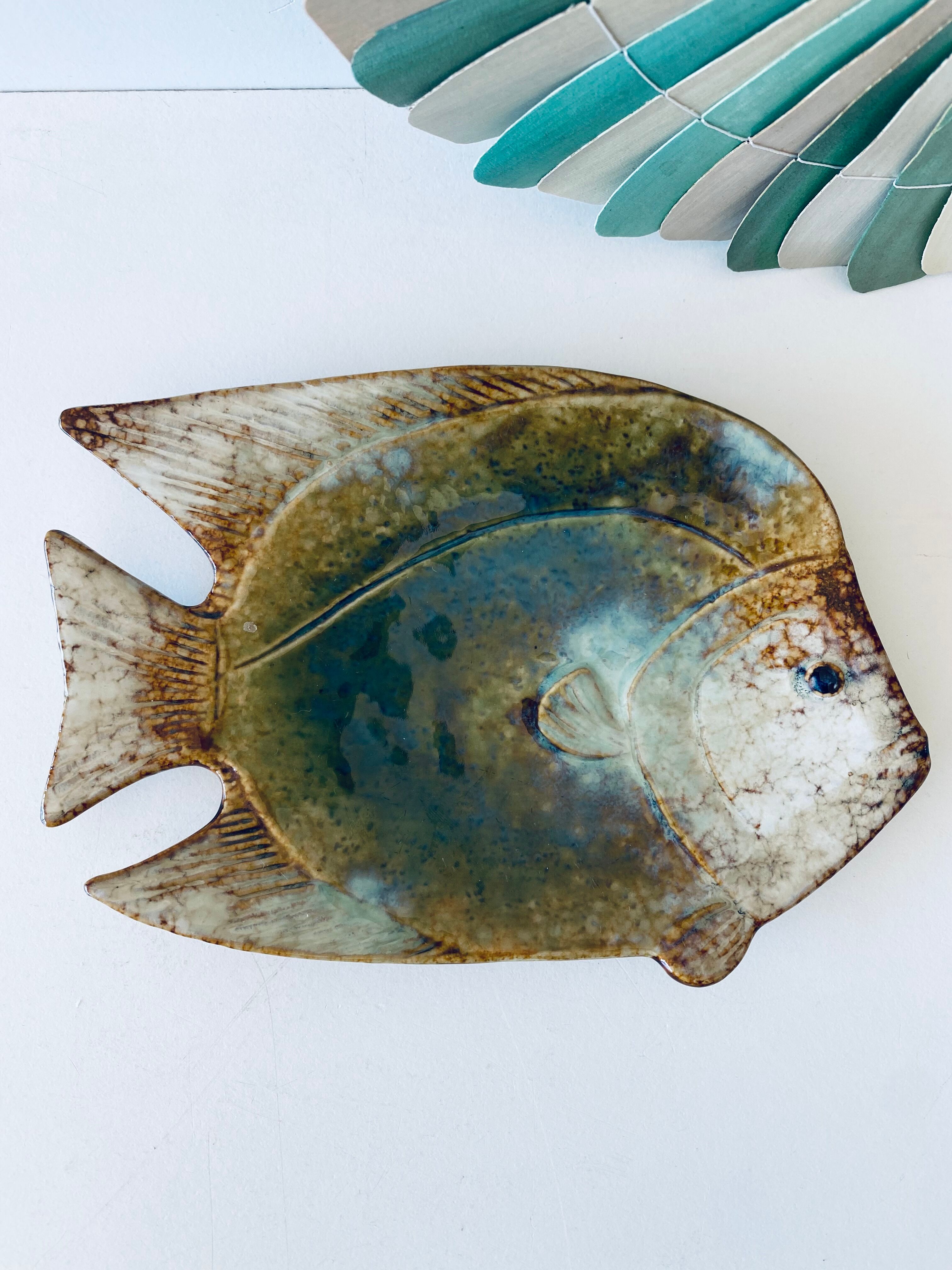 Ceramic fish-shaped cup