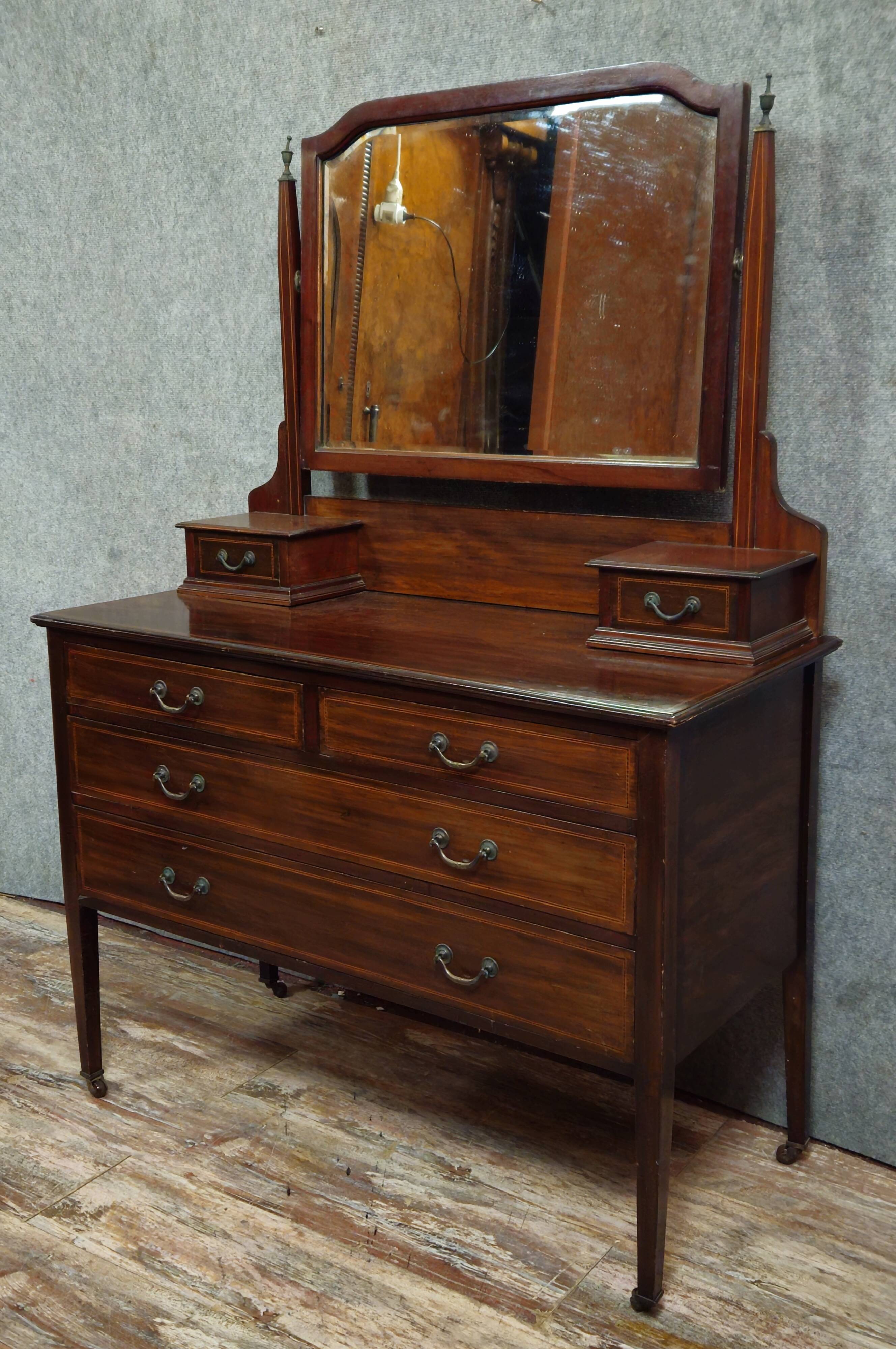 English Napoleon III psyche commode – mahogany – Elegant and functional