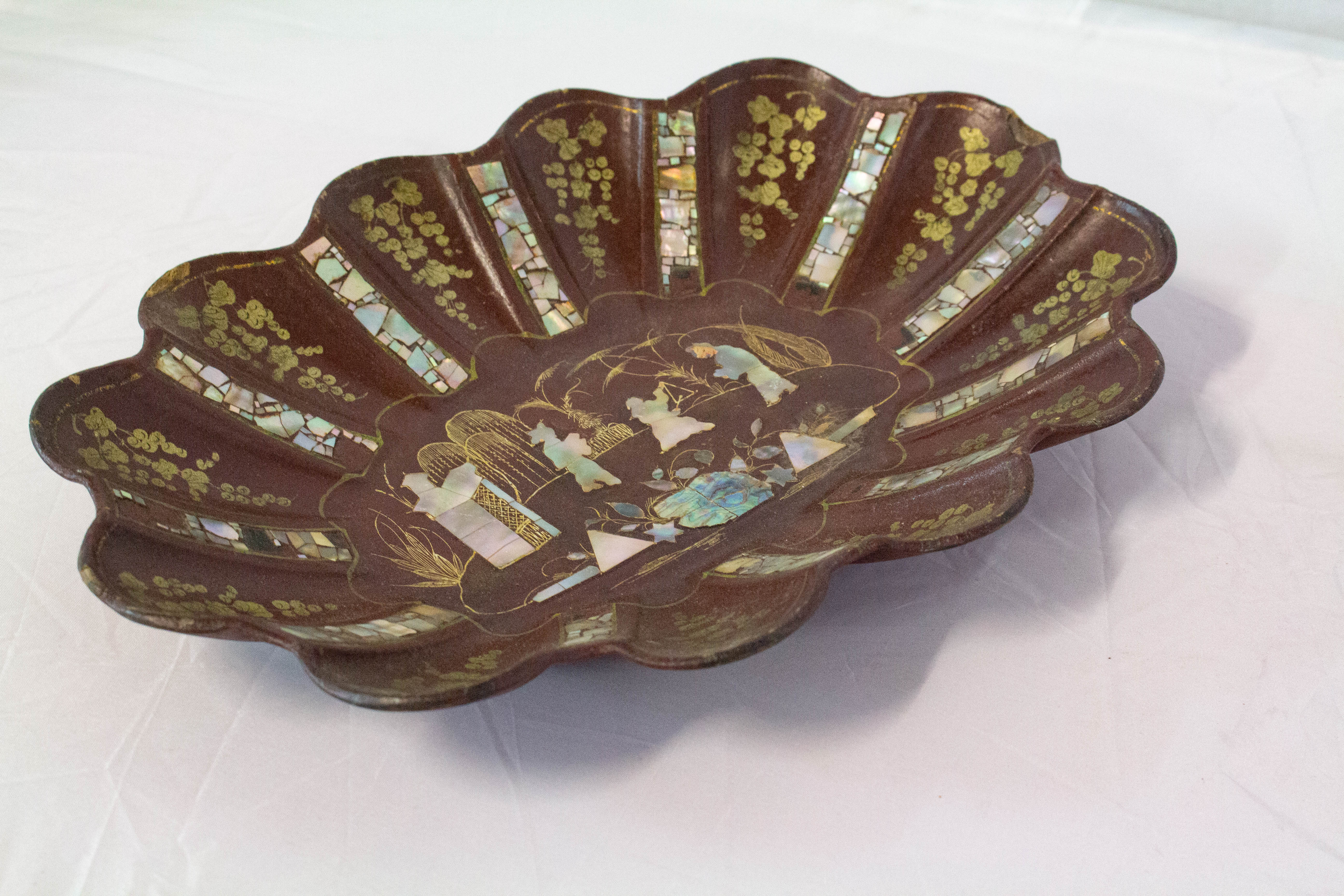 Woolly pan with mother-of-pearl Chinese decoration