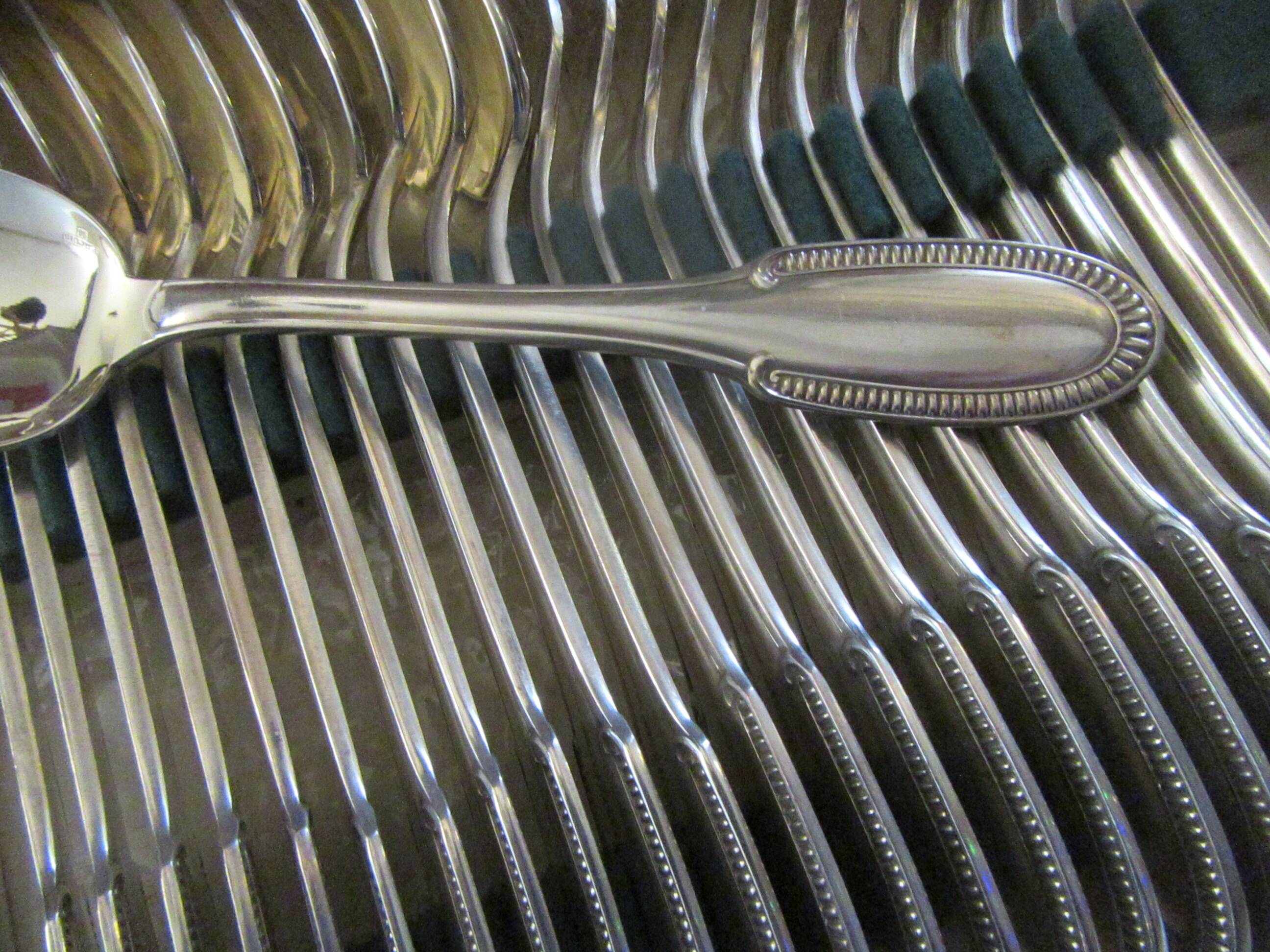 Silver-plated metal cutlery set ercuis in its gadroons model box