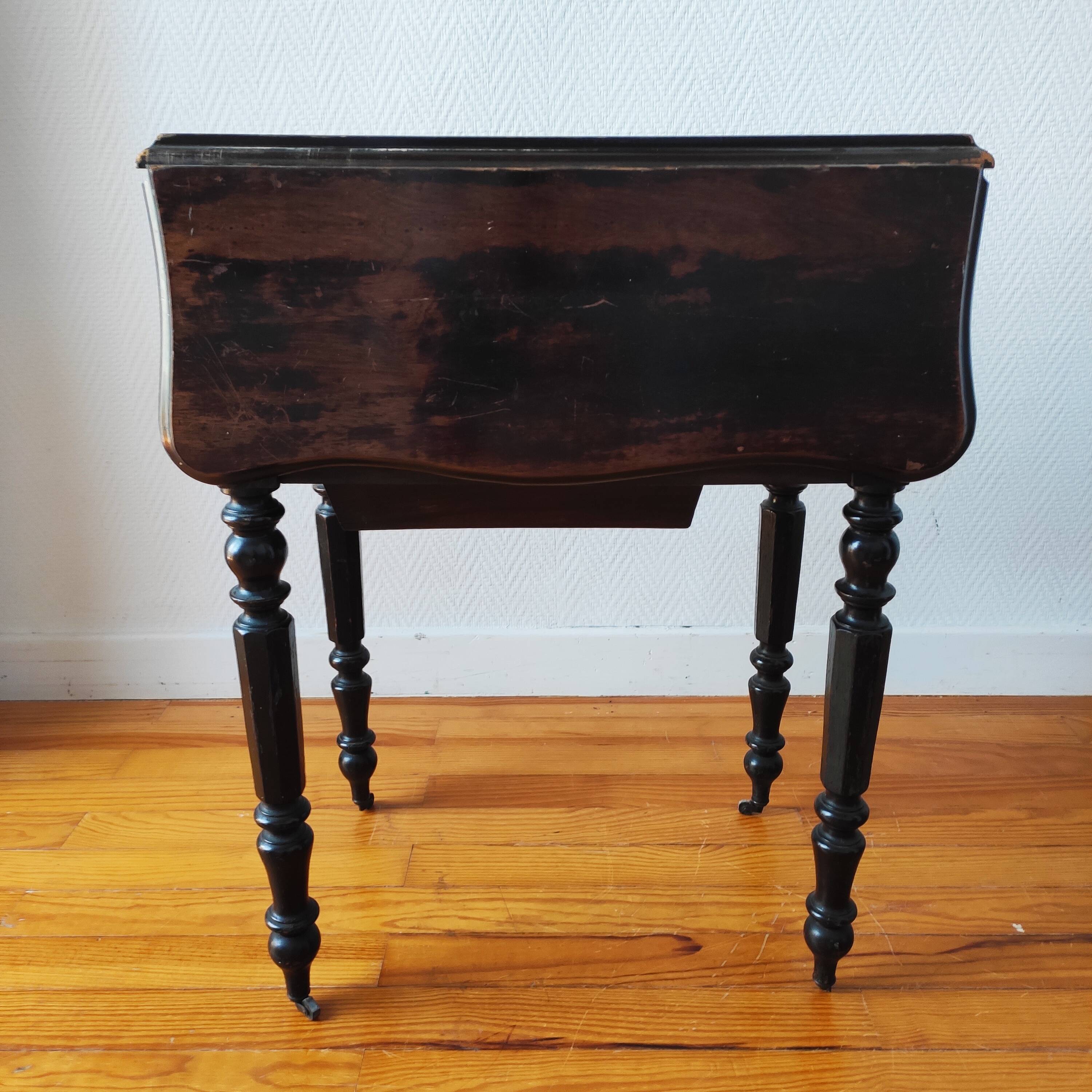 Table d’appoint ancienne à abattants style Napoleon III