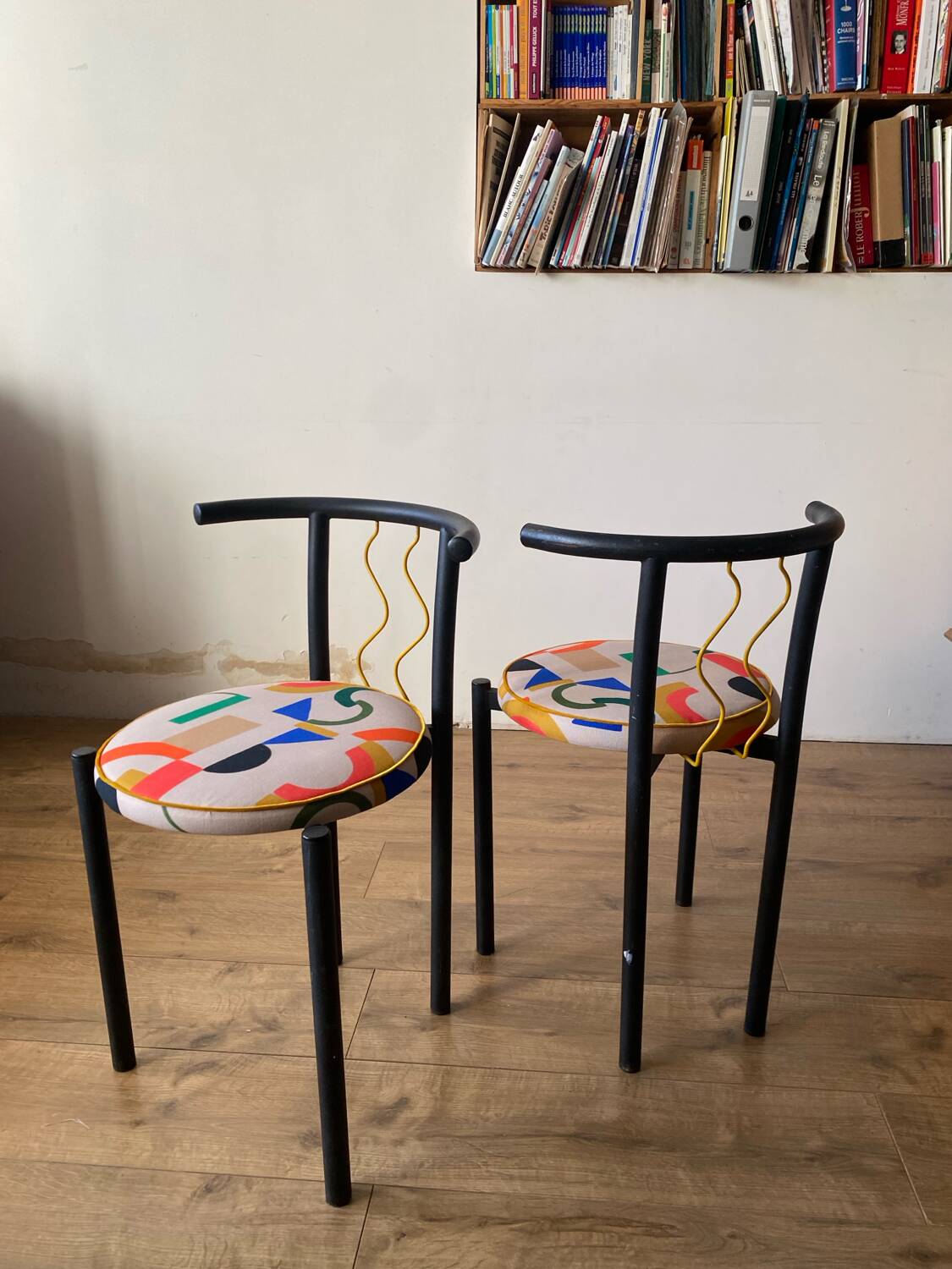 Metal tubular chairs Memphis 1980s