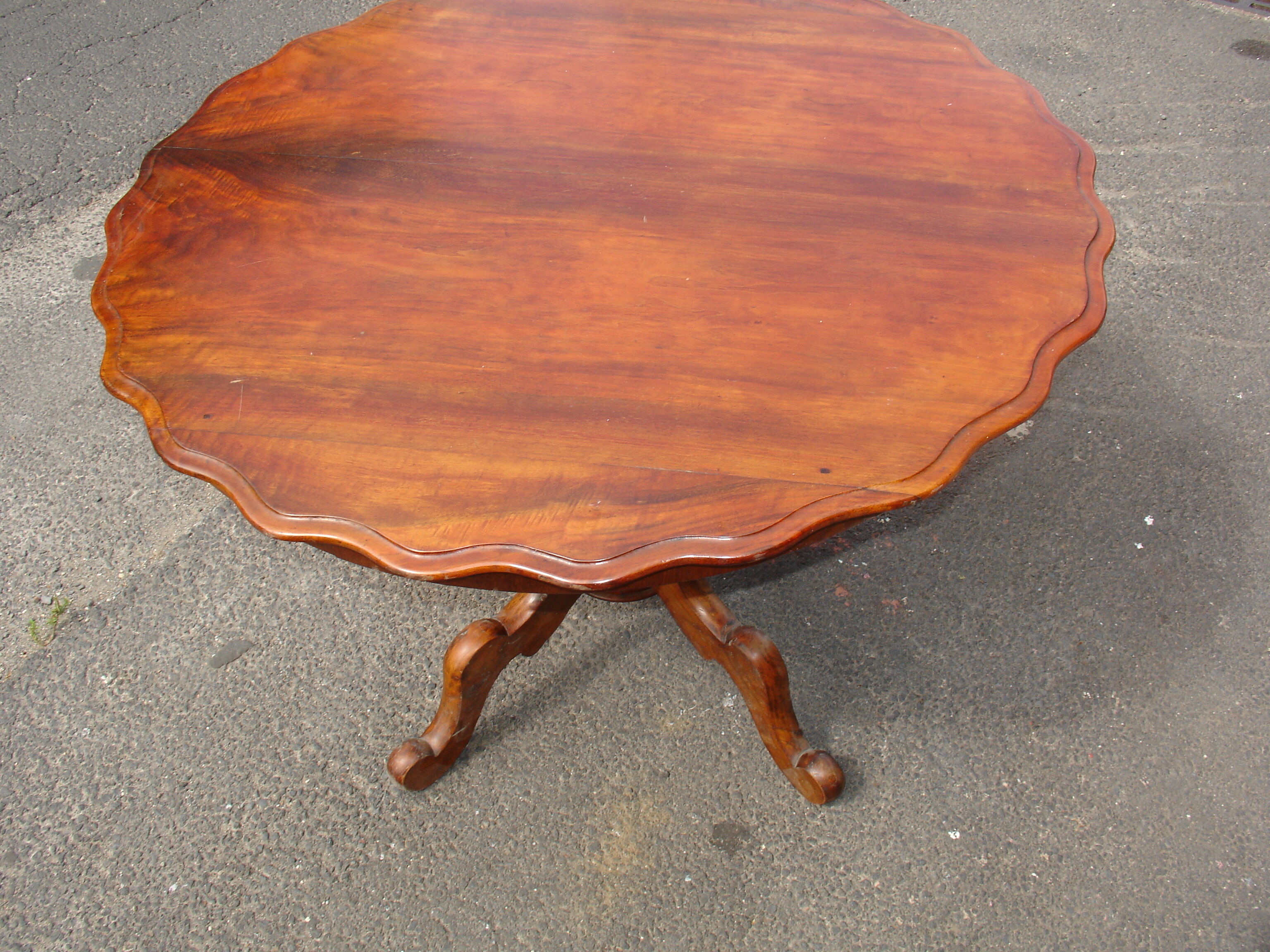 19th century walnut pedestal table