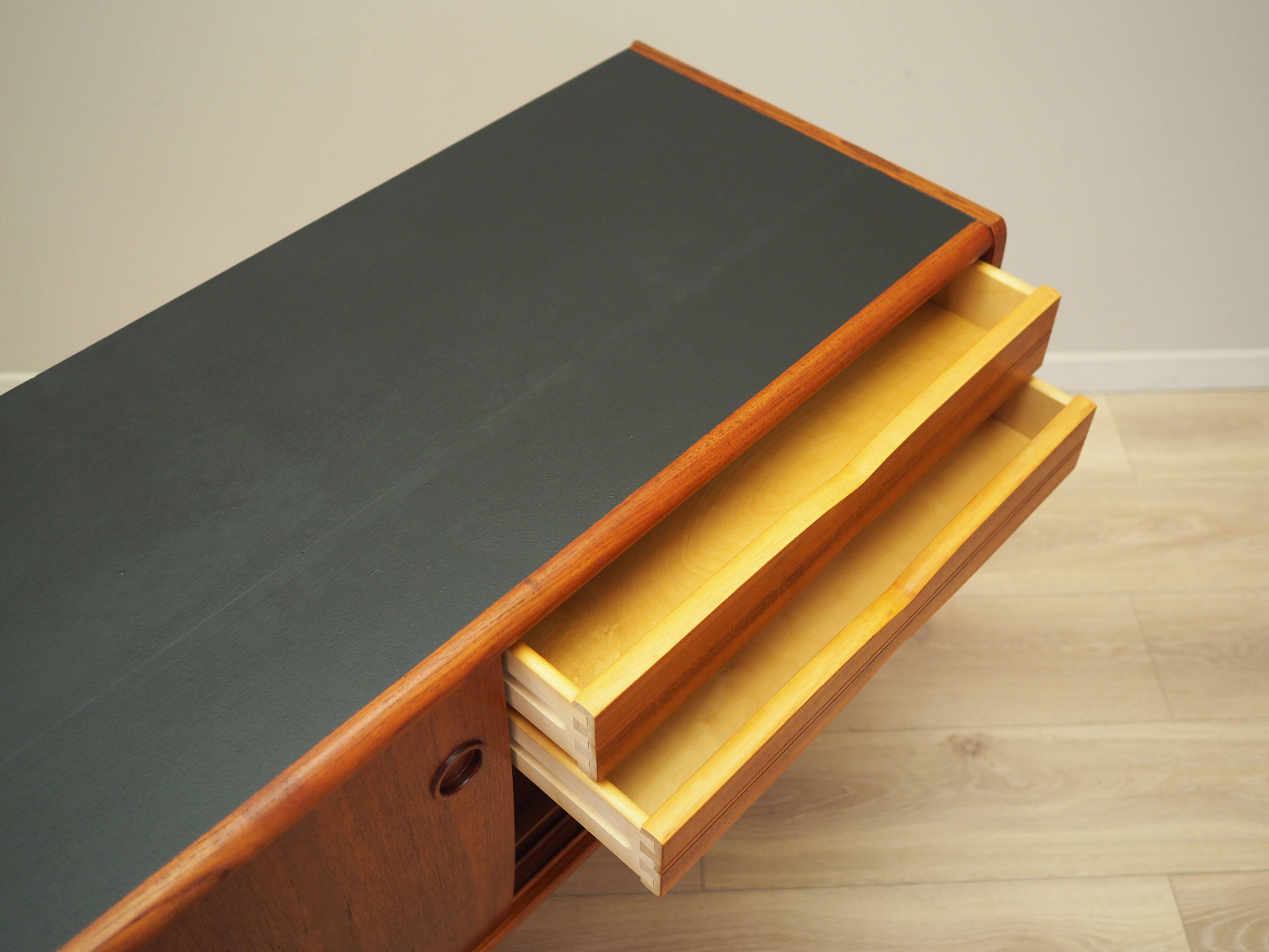 Buffet en teck, design danois, années 1970, production : Danemark