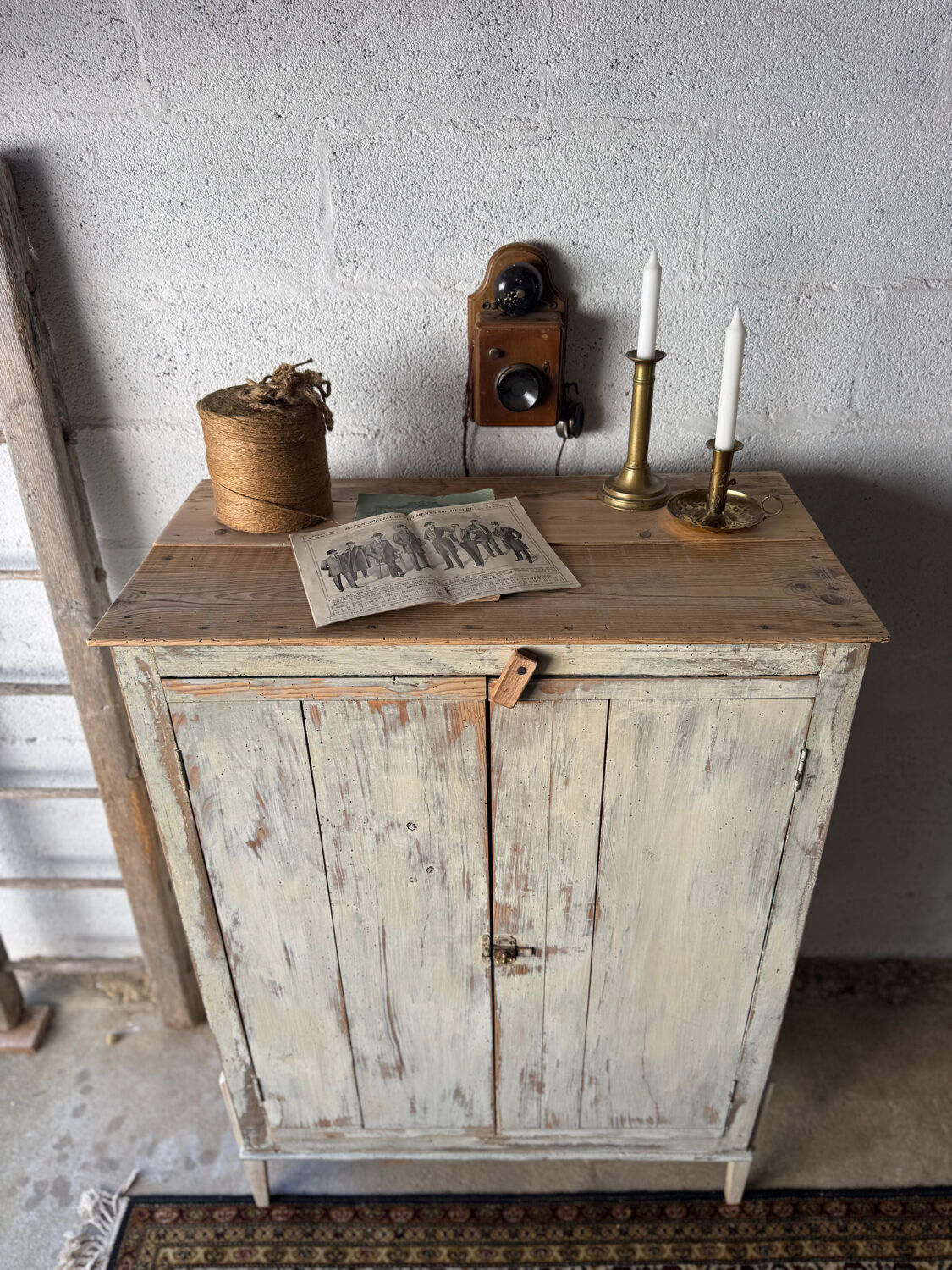 The patinated sideboard