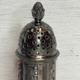 Ancienne saupoudreuse Gallia en métal argenté style Louis XVI