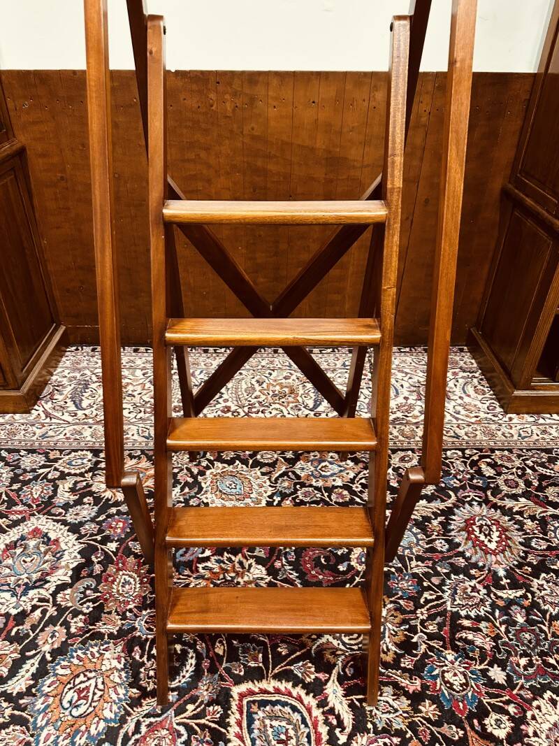 Escalier de bibliothèque antique