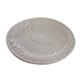 Grand plat blanc ancien, motif floral blanc en relief