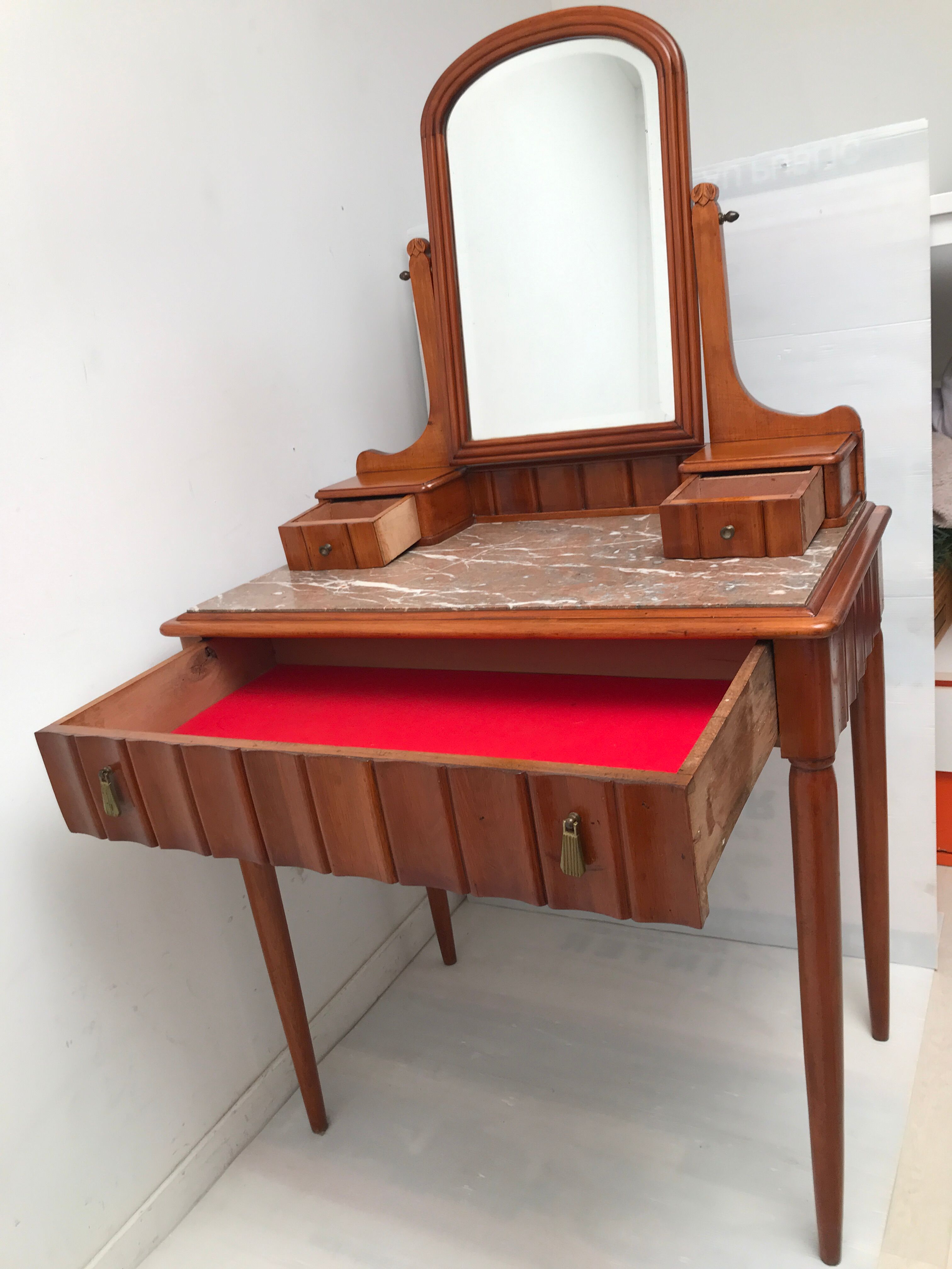 Art deco hairdresser 20s