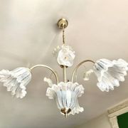Murano chandelier with 3 iridescent flowers, 1980.