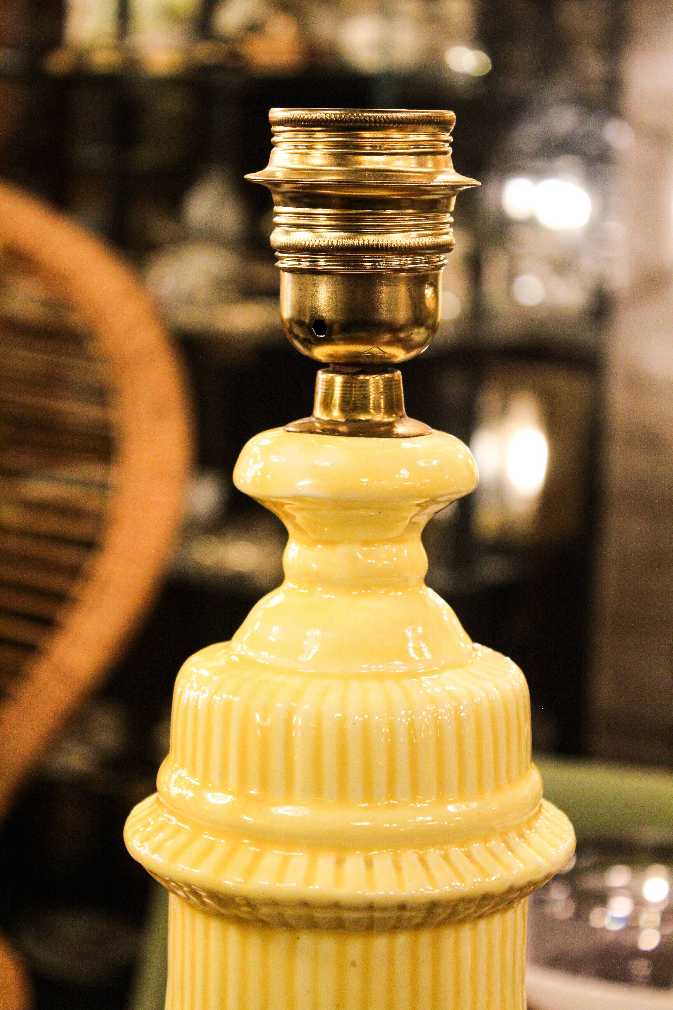 Manises yellow table lamp