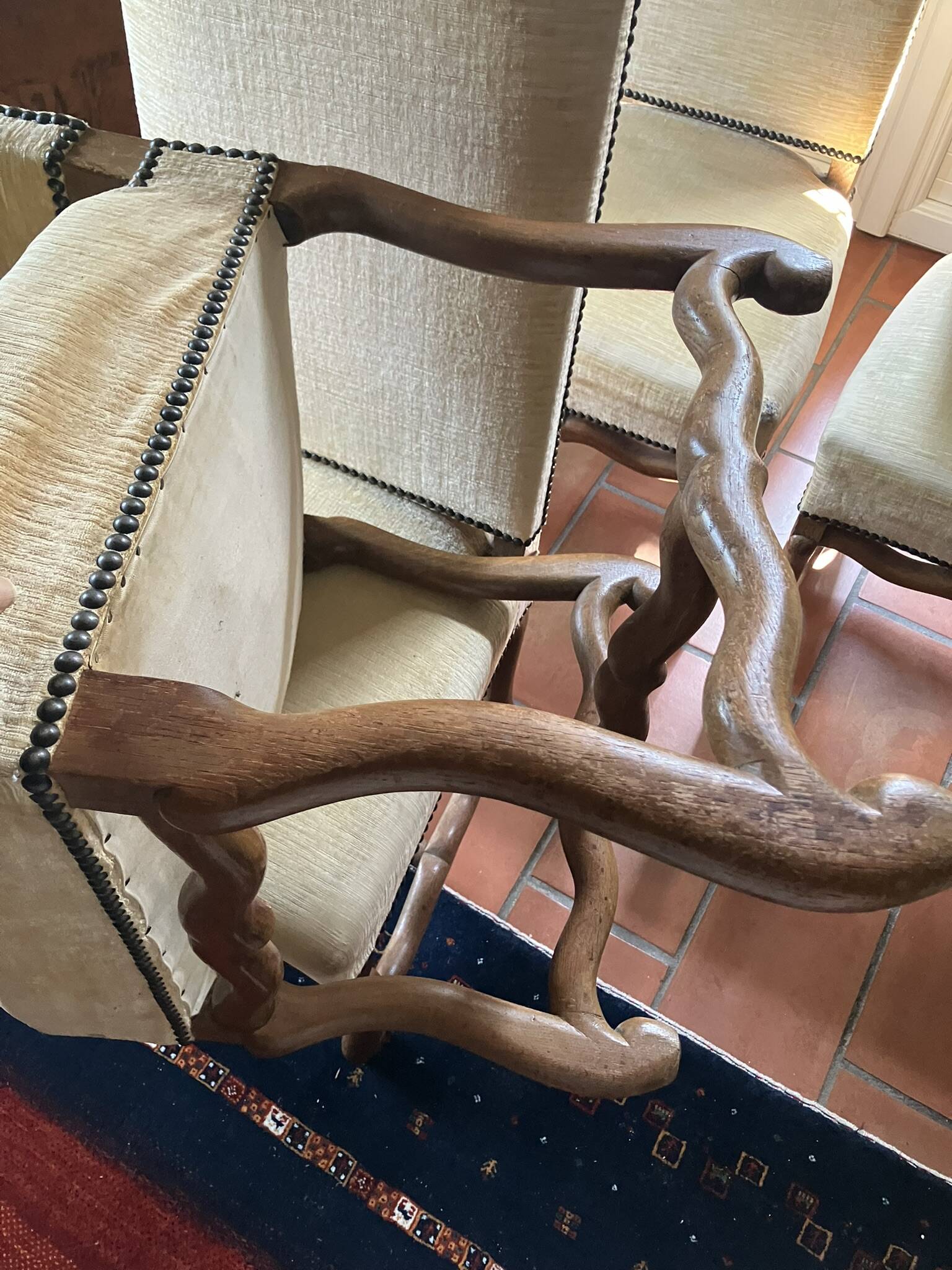 Ensemble de 8 chaises os de mouton style Louis XIII