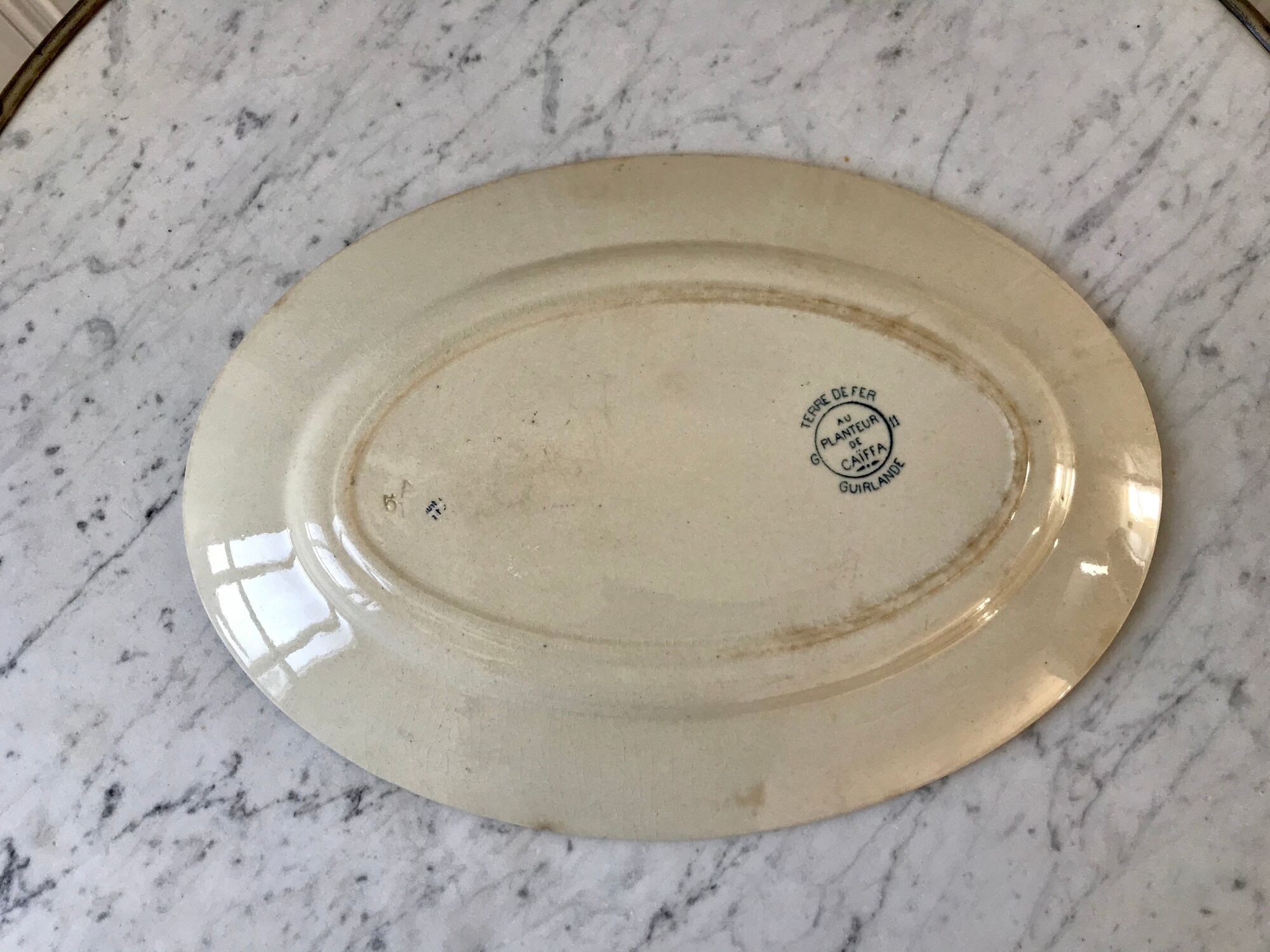 Flat oval Iron Earth To the planter of Caiffa model Garland late nineteenth century