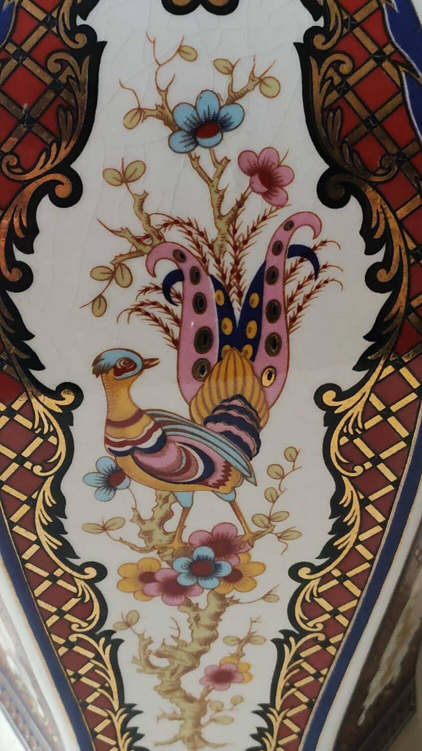 Hexagonal Chinese Vase. Imari style. Peacock/peacock and floral patterns. High 36 cm