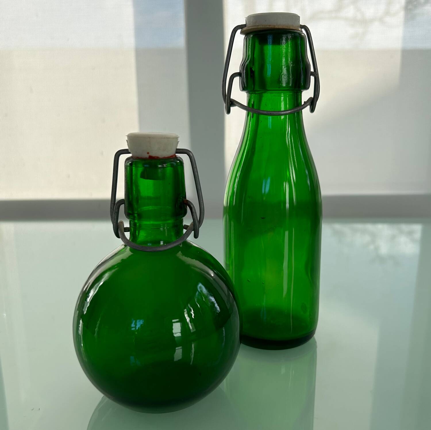 Duo de bouteilles vertes