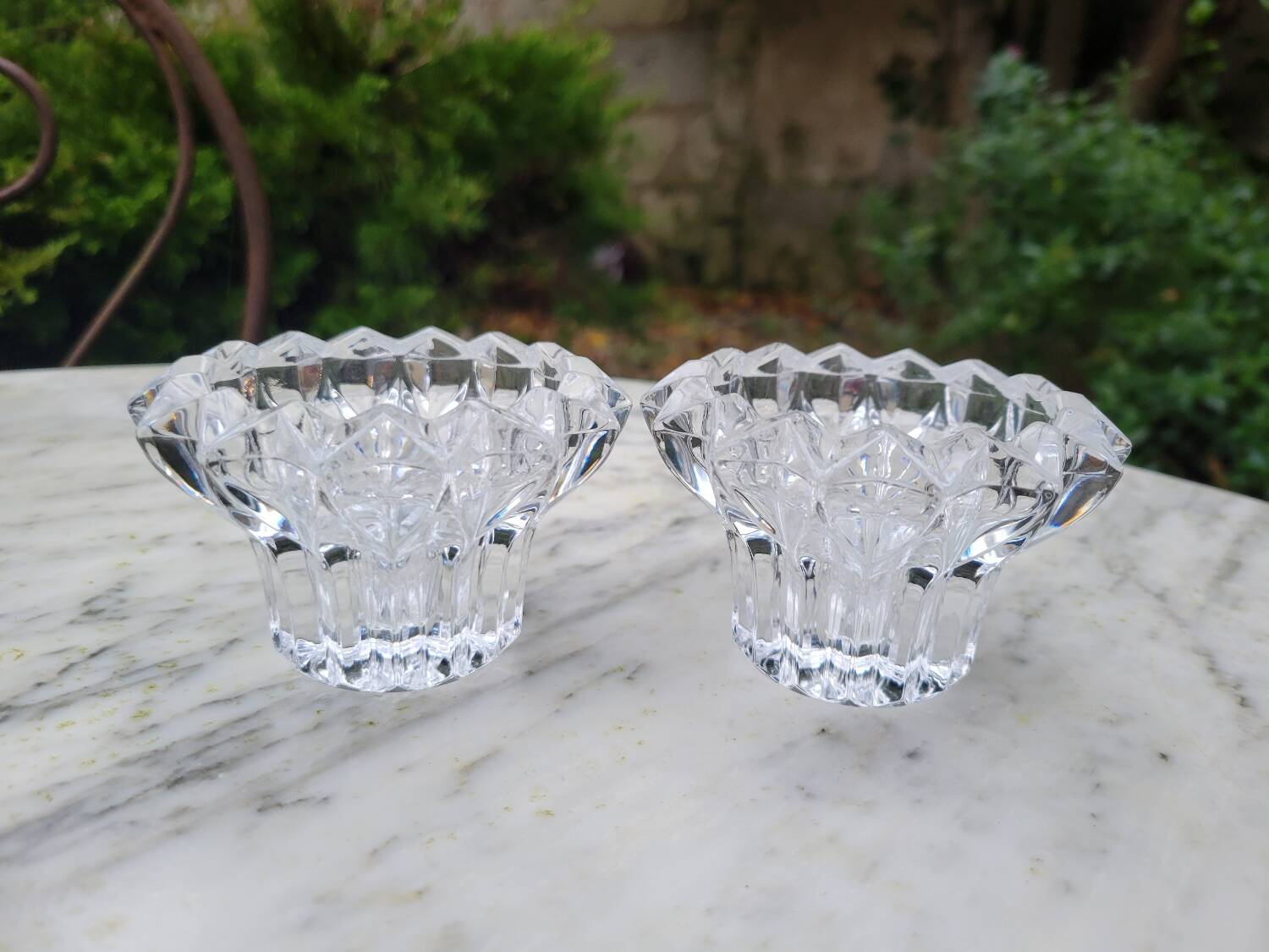Paire de bougeoirs en cristal