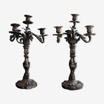 Paire de chandeliers de style Louis XV en métal argenté