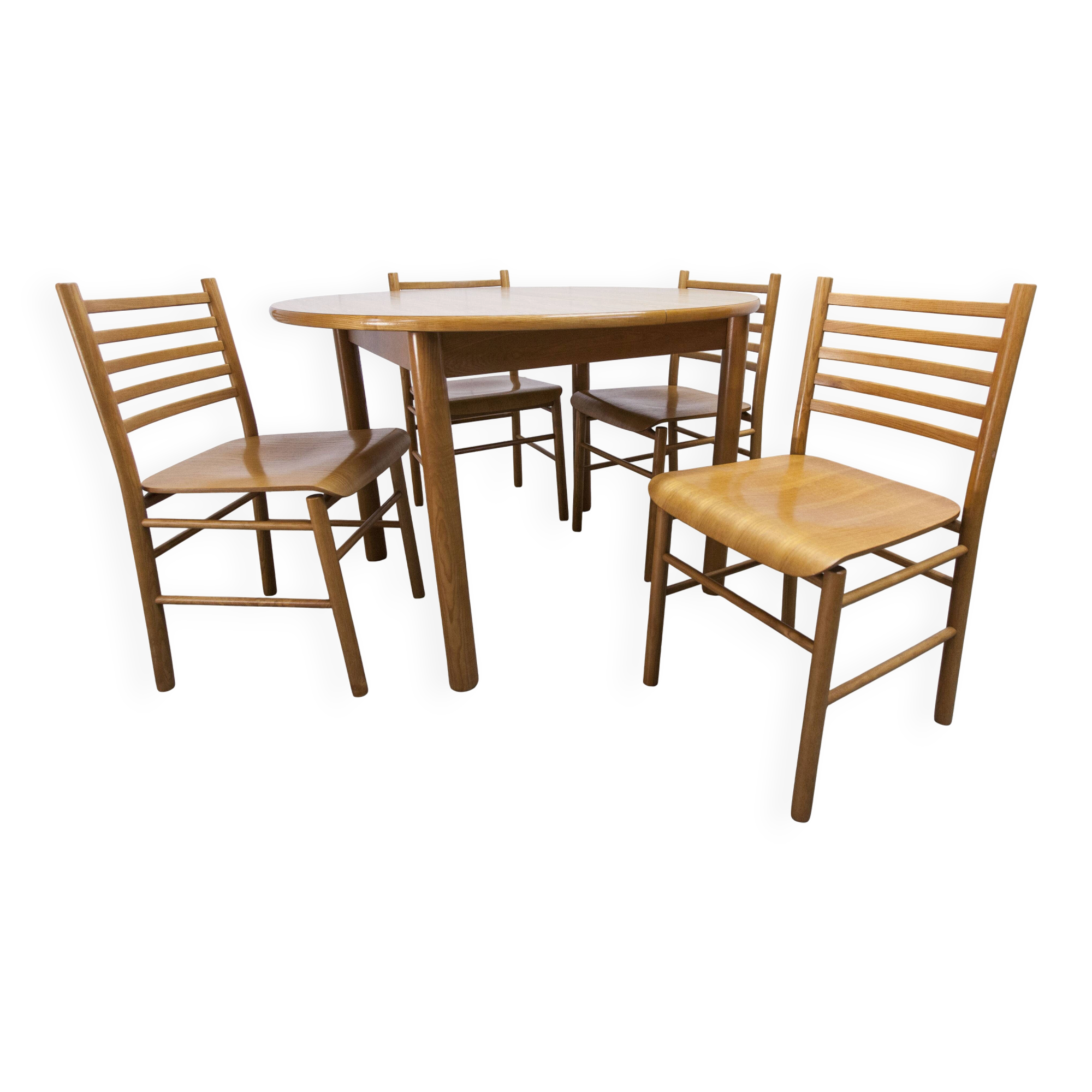 Danish ensemble transformable table 114 cm / 154 + 4 modernist chairs from the 1970s.