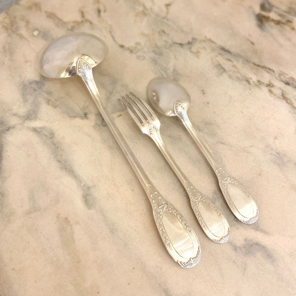 25-piece cutlery set