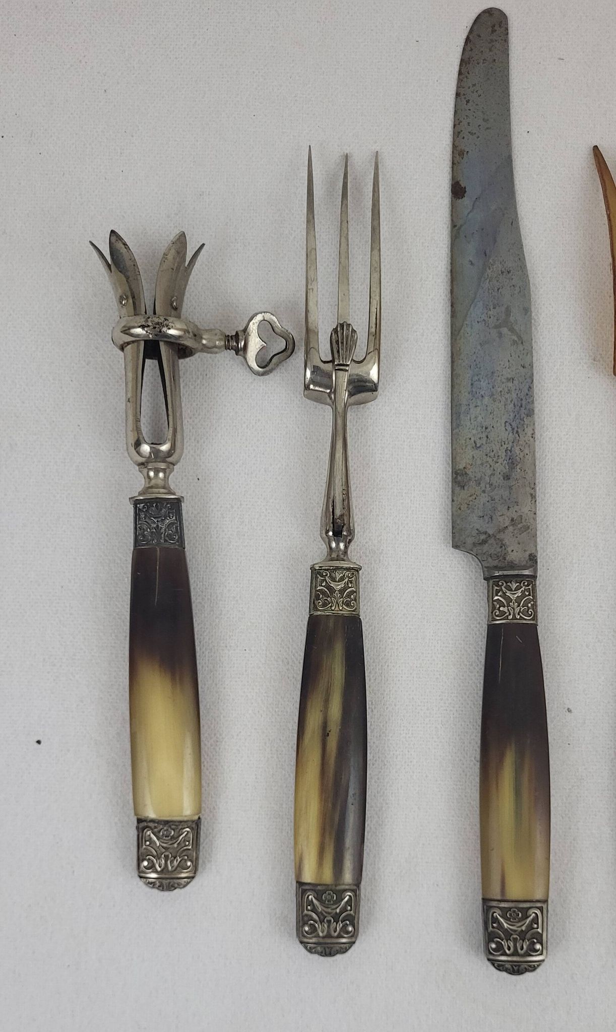 Art Deco serving cutlery with horn handle