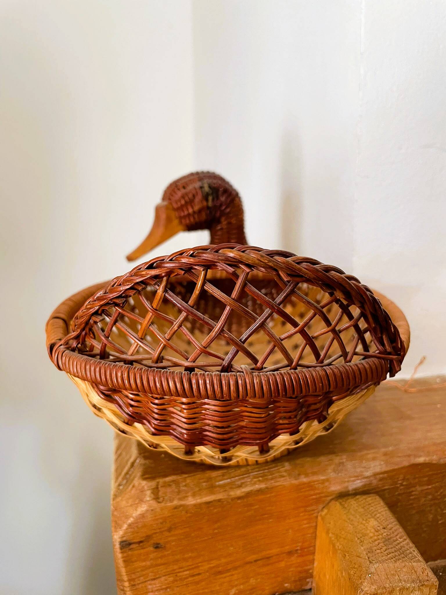 Panière / corbeille en osier en forme de canard
