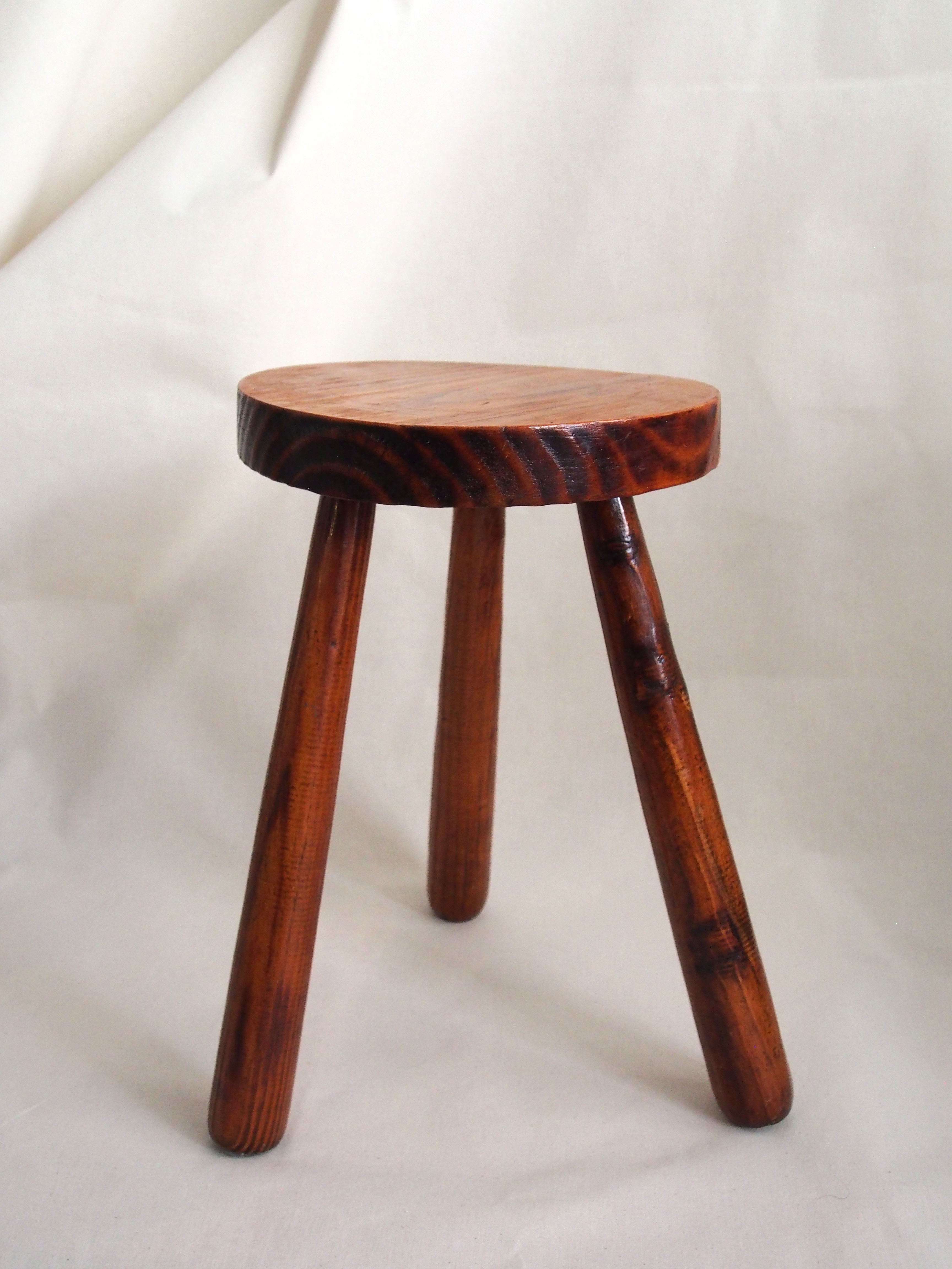 Elephant-footed tripod stool