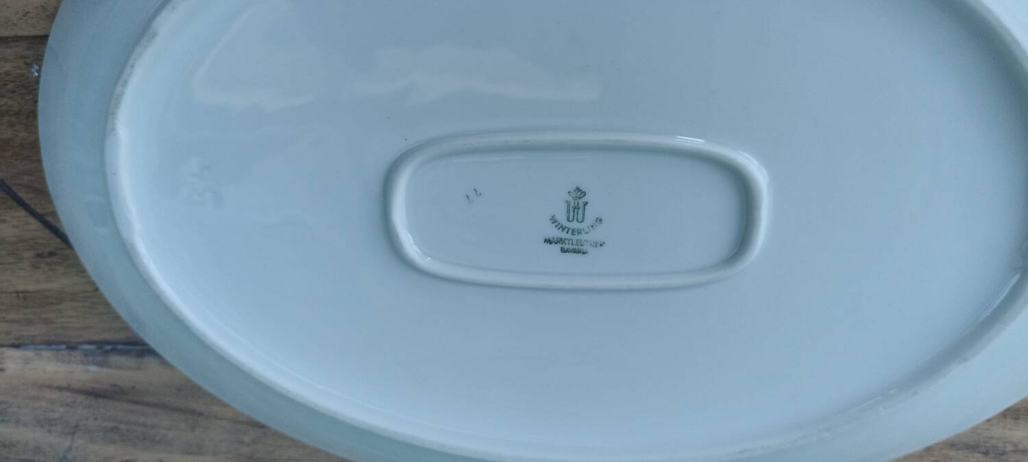 Sauce boat and 2 dishes