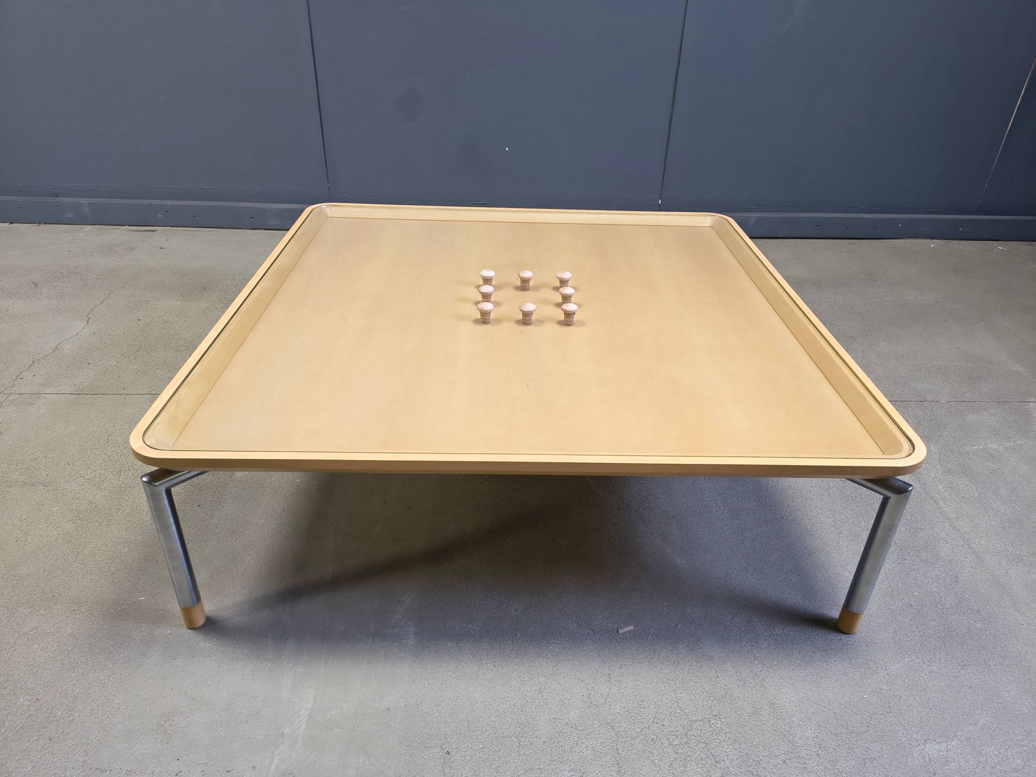 Table basse post-moderne en liège et en verre, années 1980