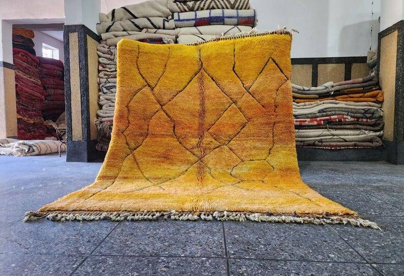 Large Moroccan Berber rug 300 × 200 cm – ochre yellow, geometric pattern