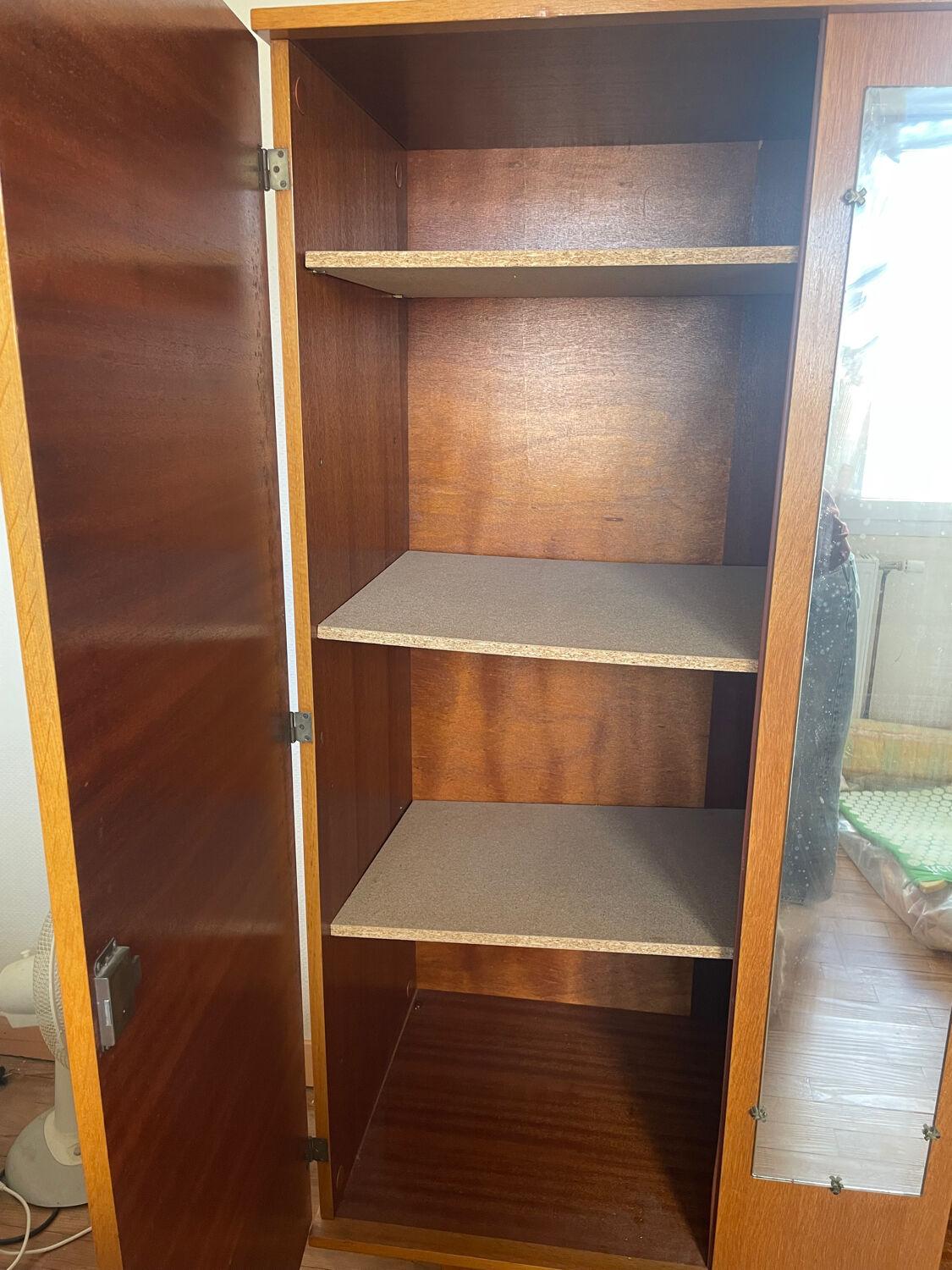 Scandinavian wardrobe with 2 doors and 1 mirror from the 1970s.