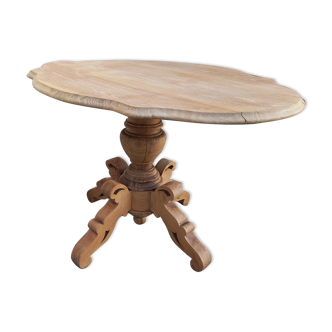 Solid wood pedestal table