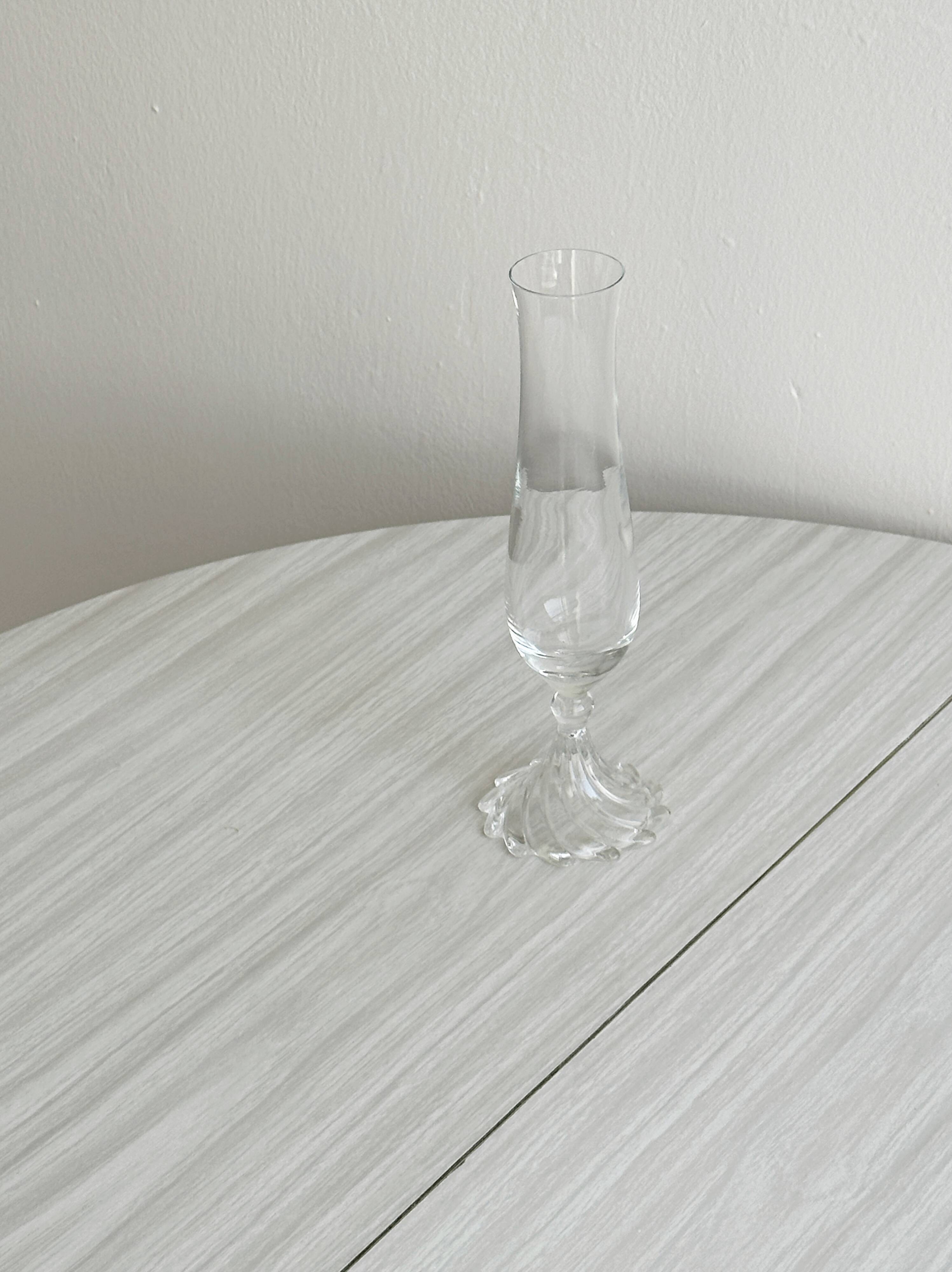 Fine glass soliflore vase