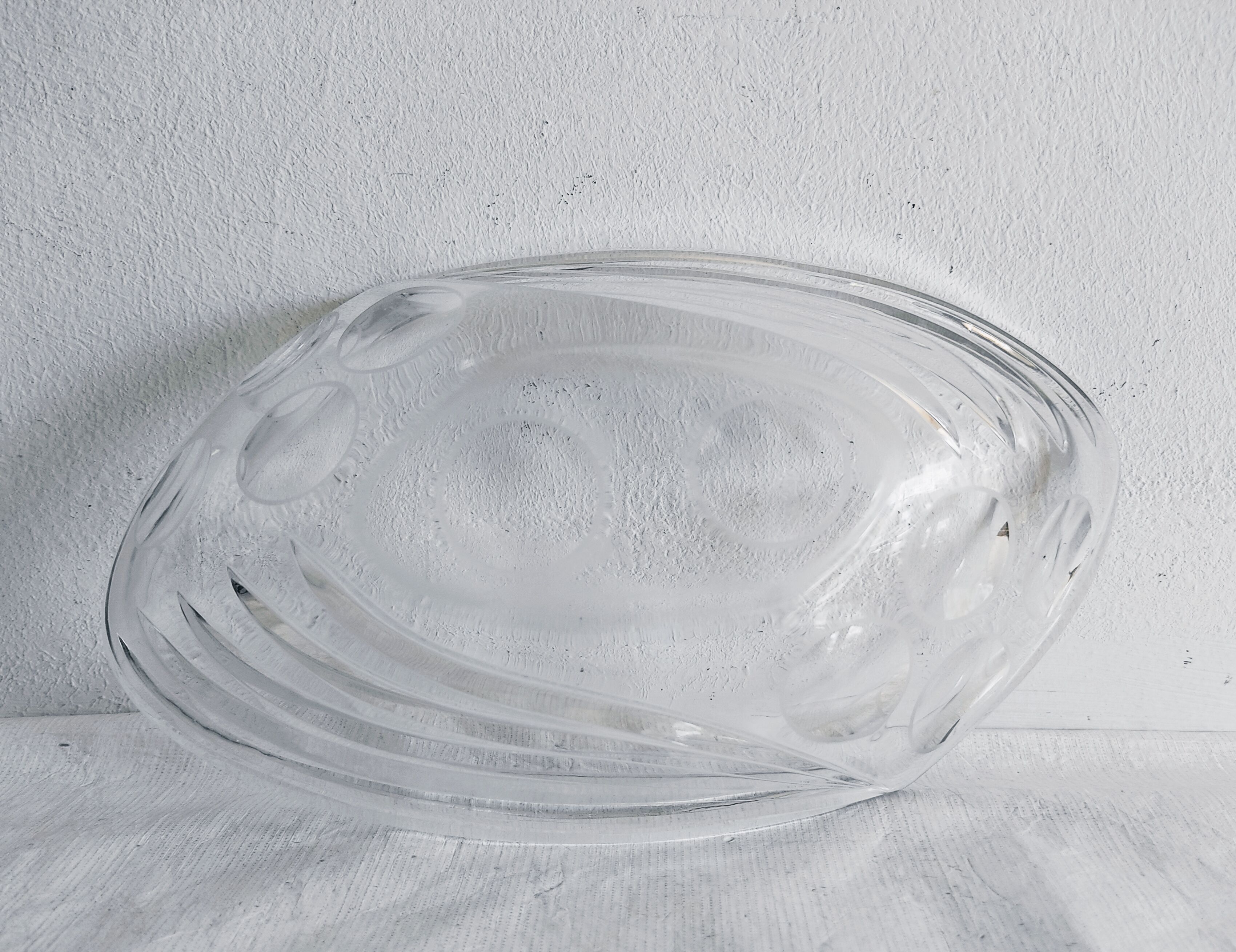 Empty glass pocket with geometric decoration