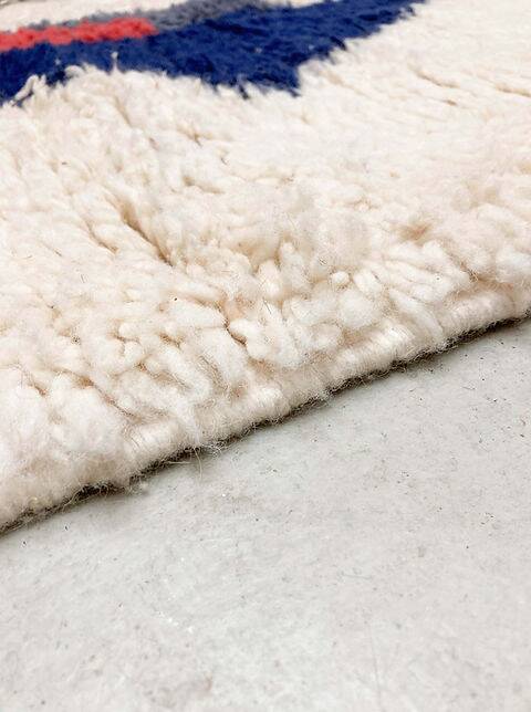 Traditional handmade azilal rug size 150 x 250 cm
