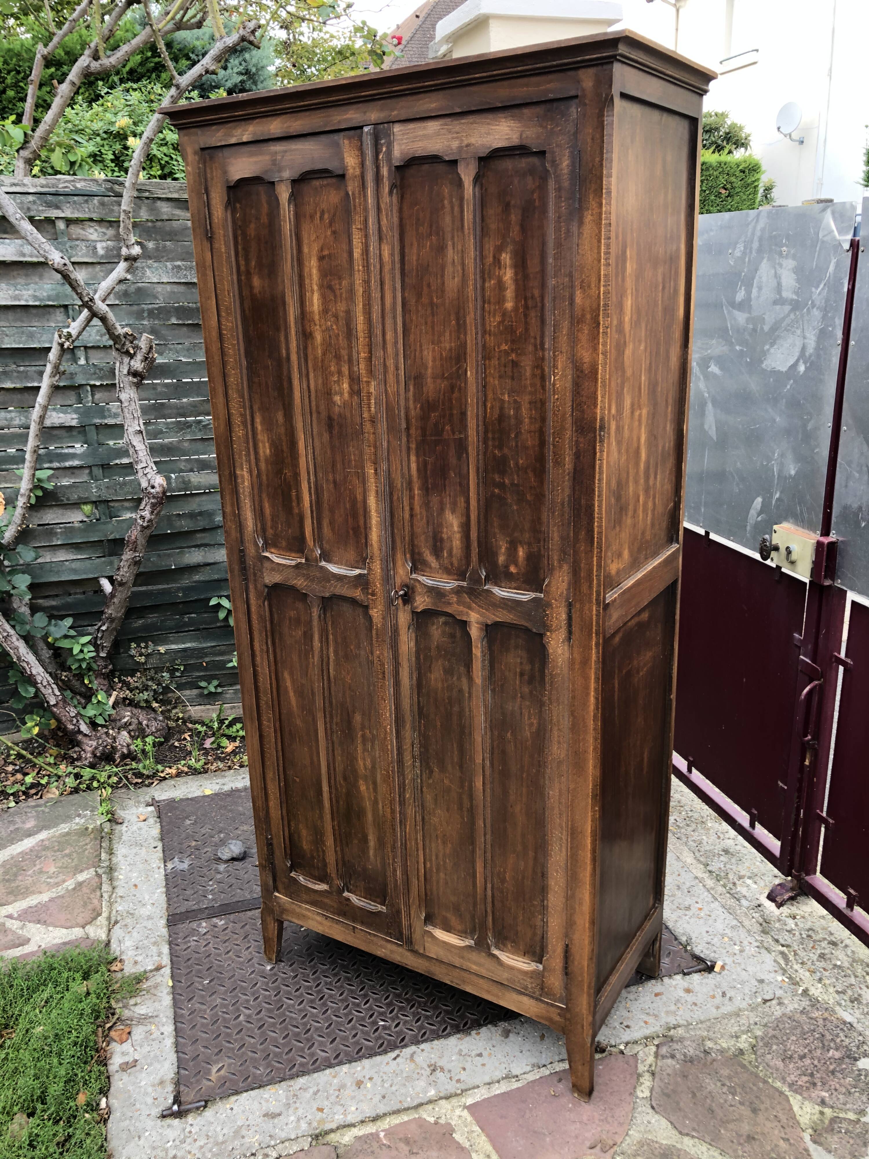 Armoire parisienne