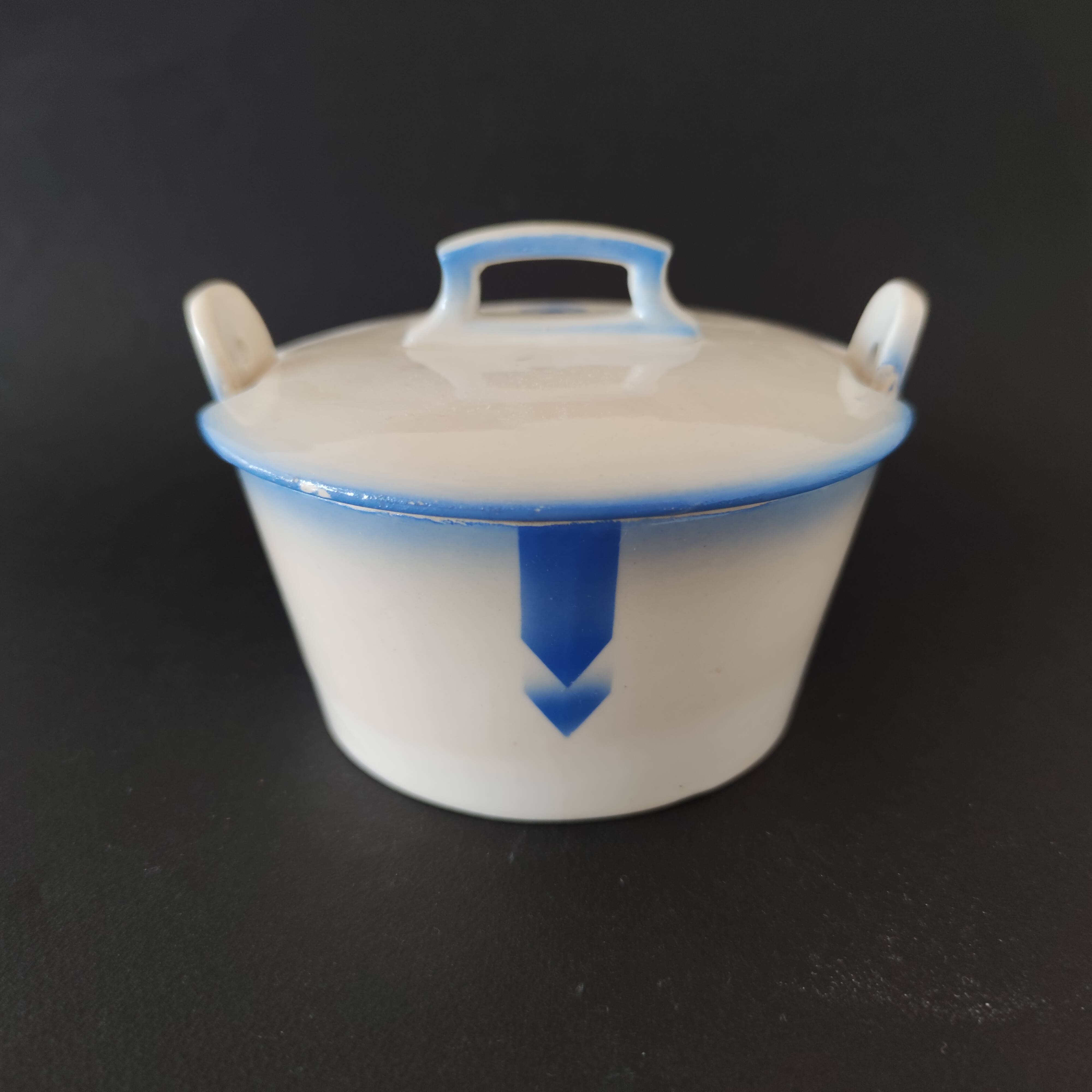 Art Deco butter dish of Czechoslovakian origin