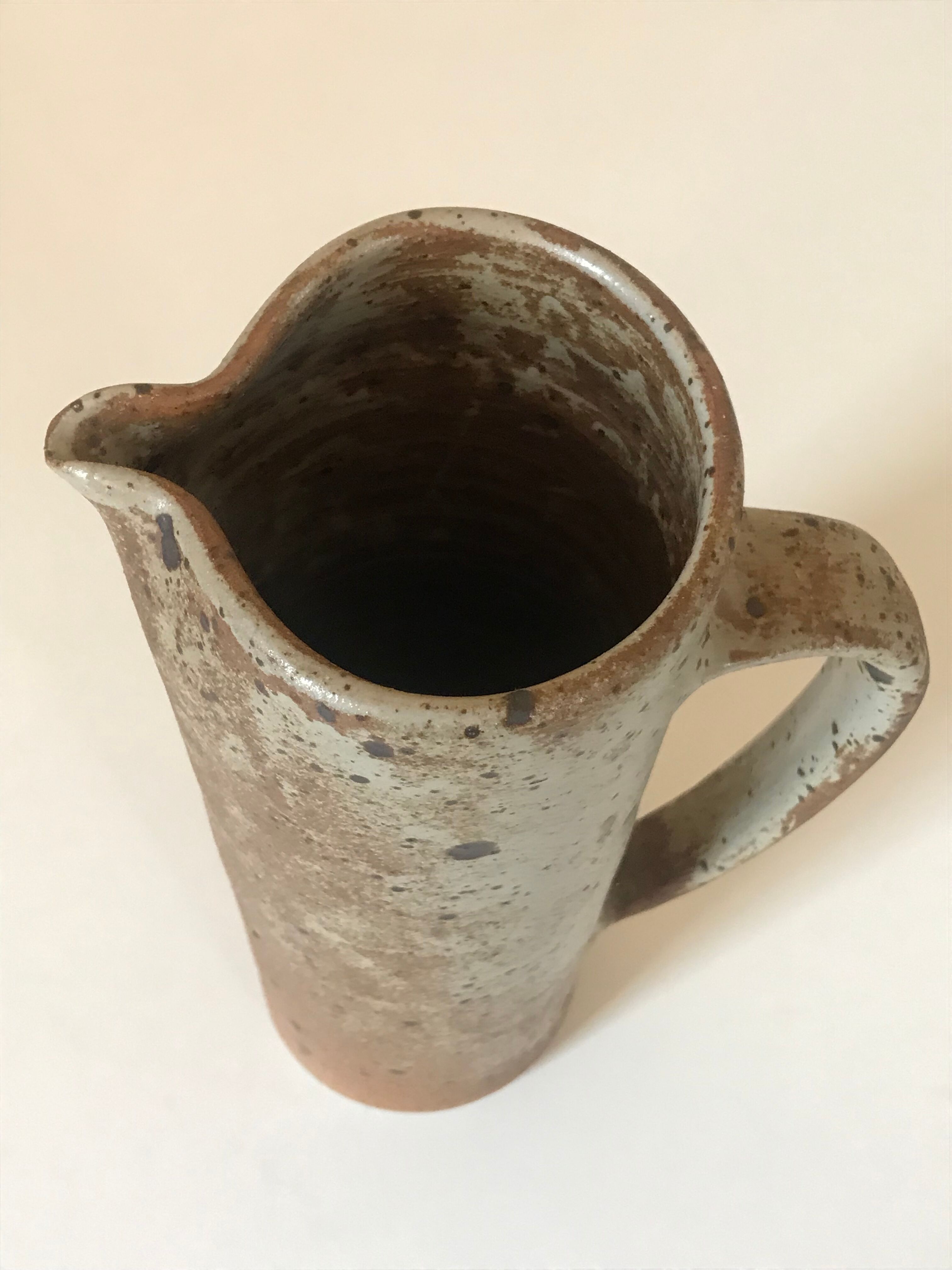 Pitcher in sandstone pyrity of the 60s